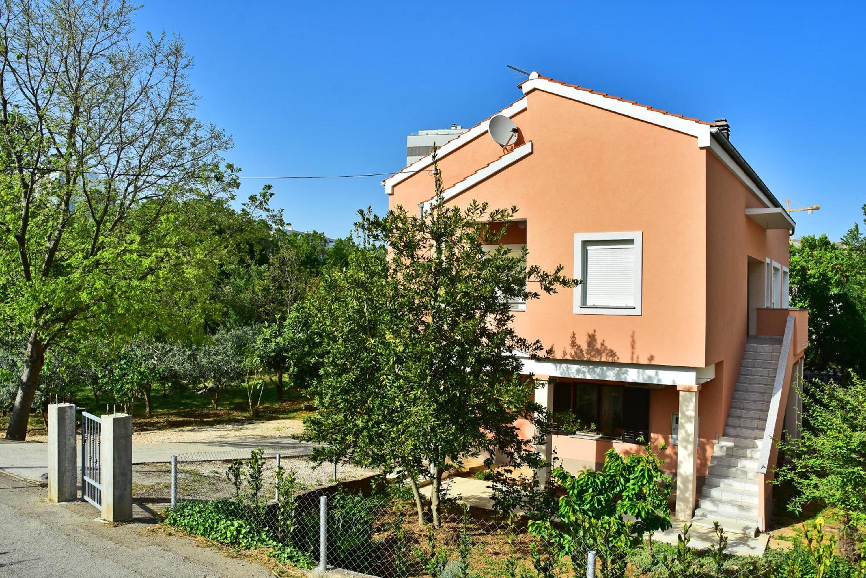 Hotel Apartments Edita - Image 1