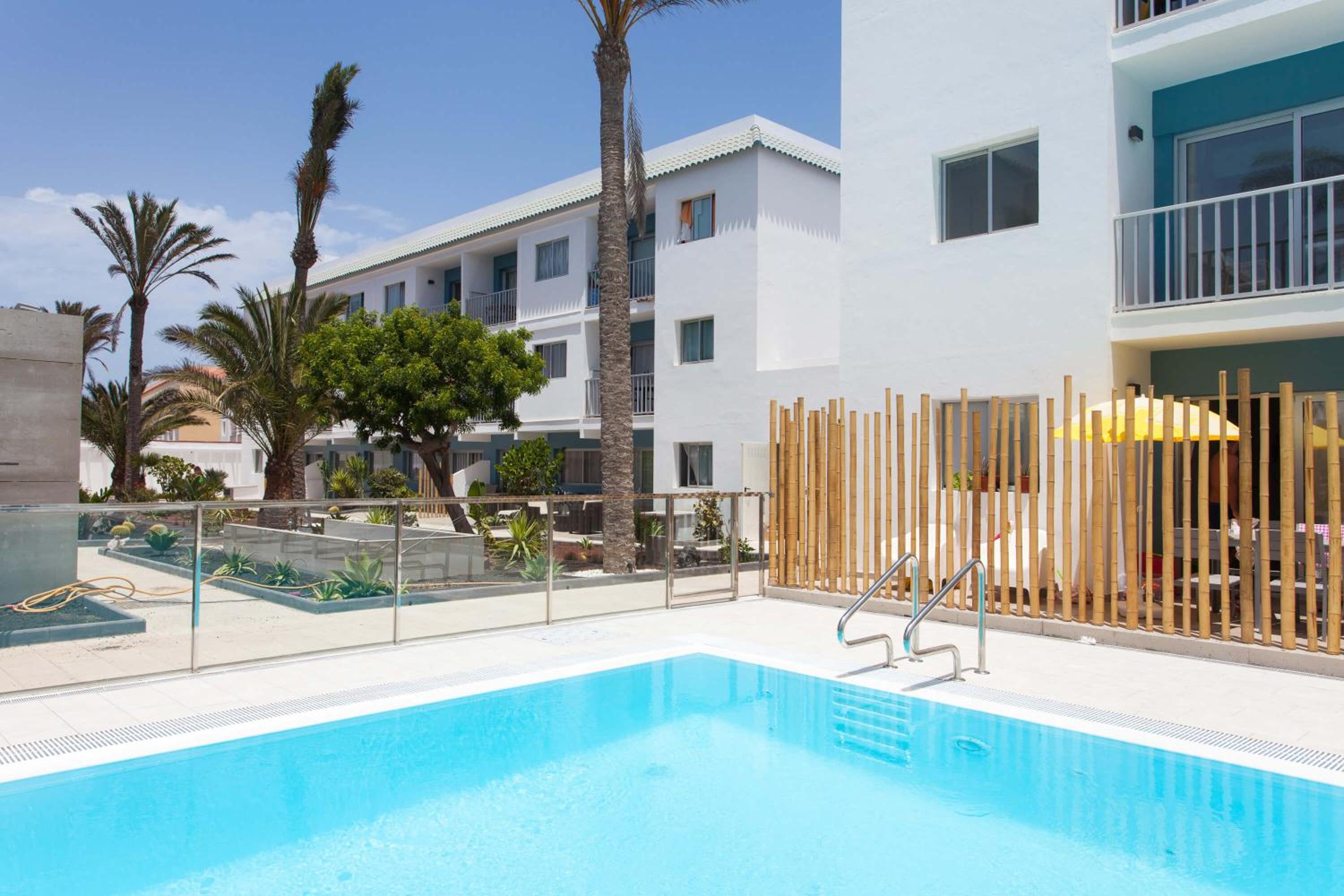 Elegant apartment next to the sea! view 3