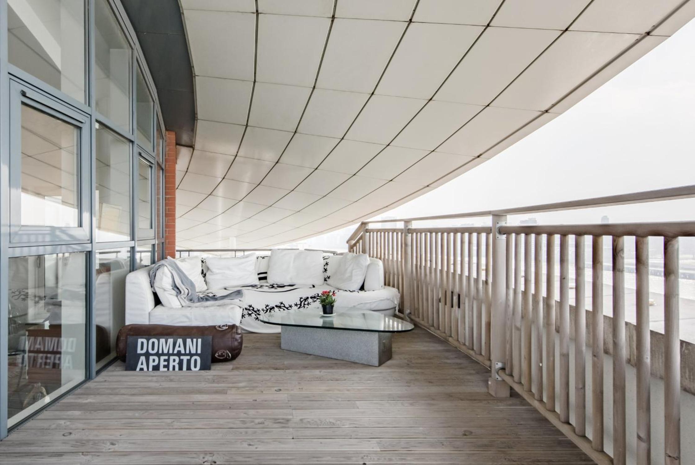 balcony