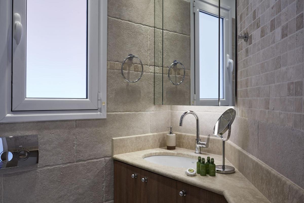 Fabulous 3BD Apt close to Kalimarmaro