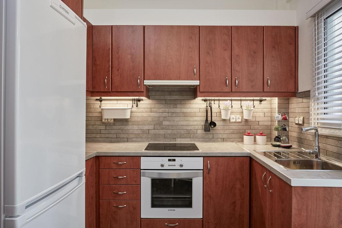Fabulous 3BD Apt close to Kalimarmaro