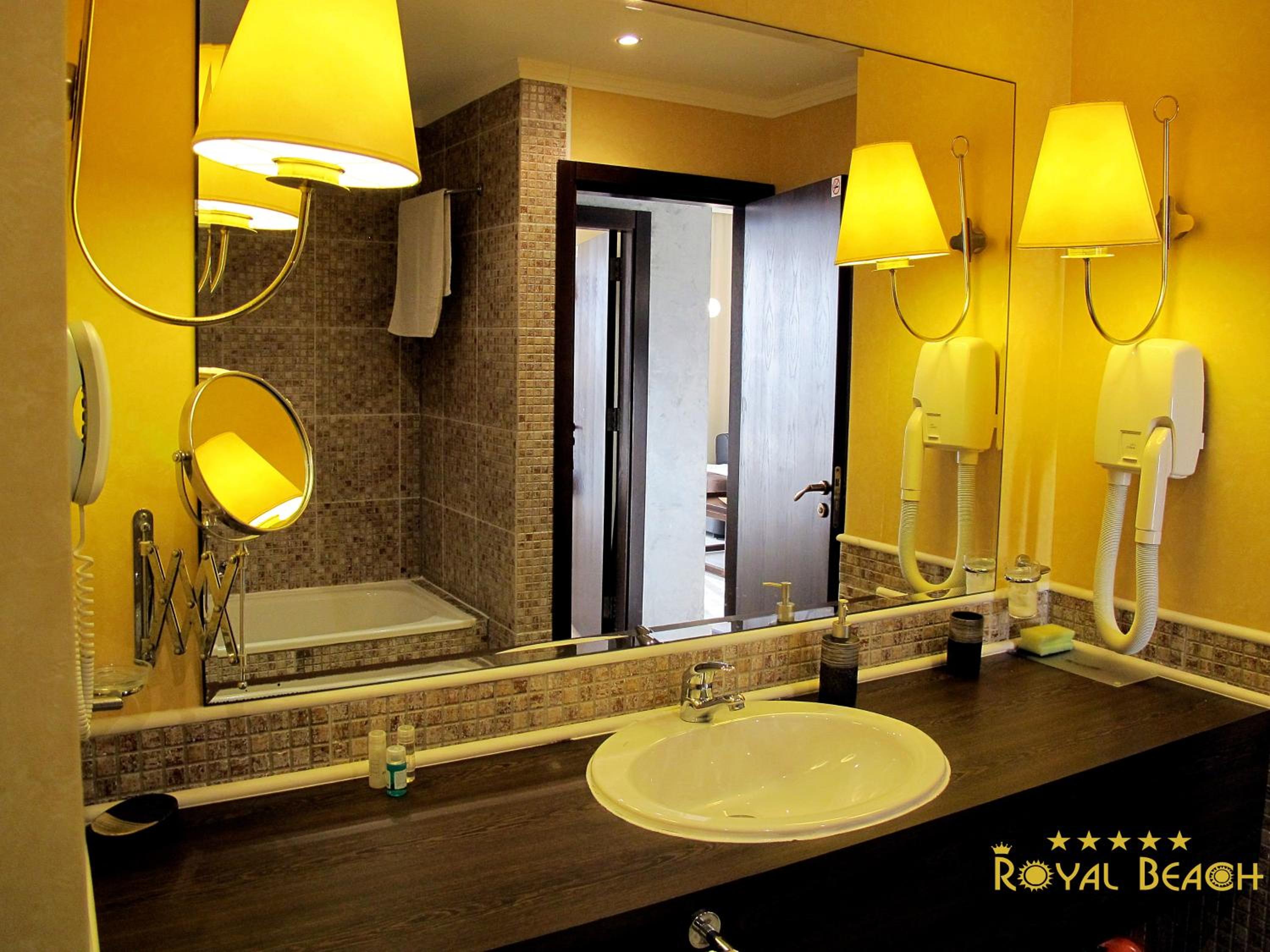 ROYAL BEACH HOTEL apartment