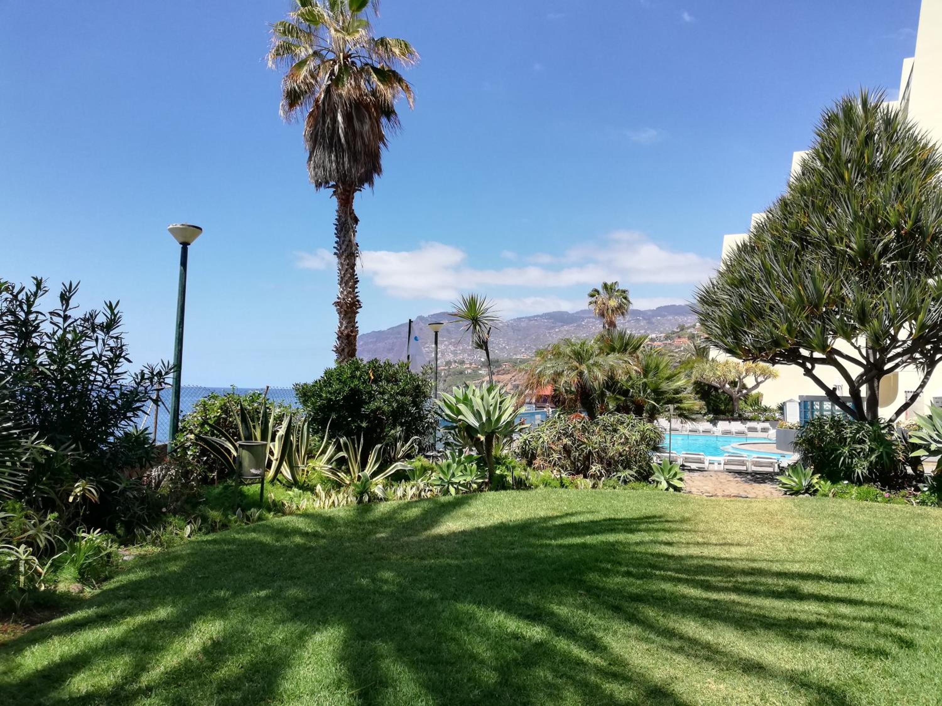 By the Beach & Pool Apartment view 4