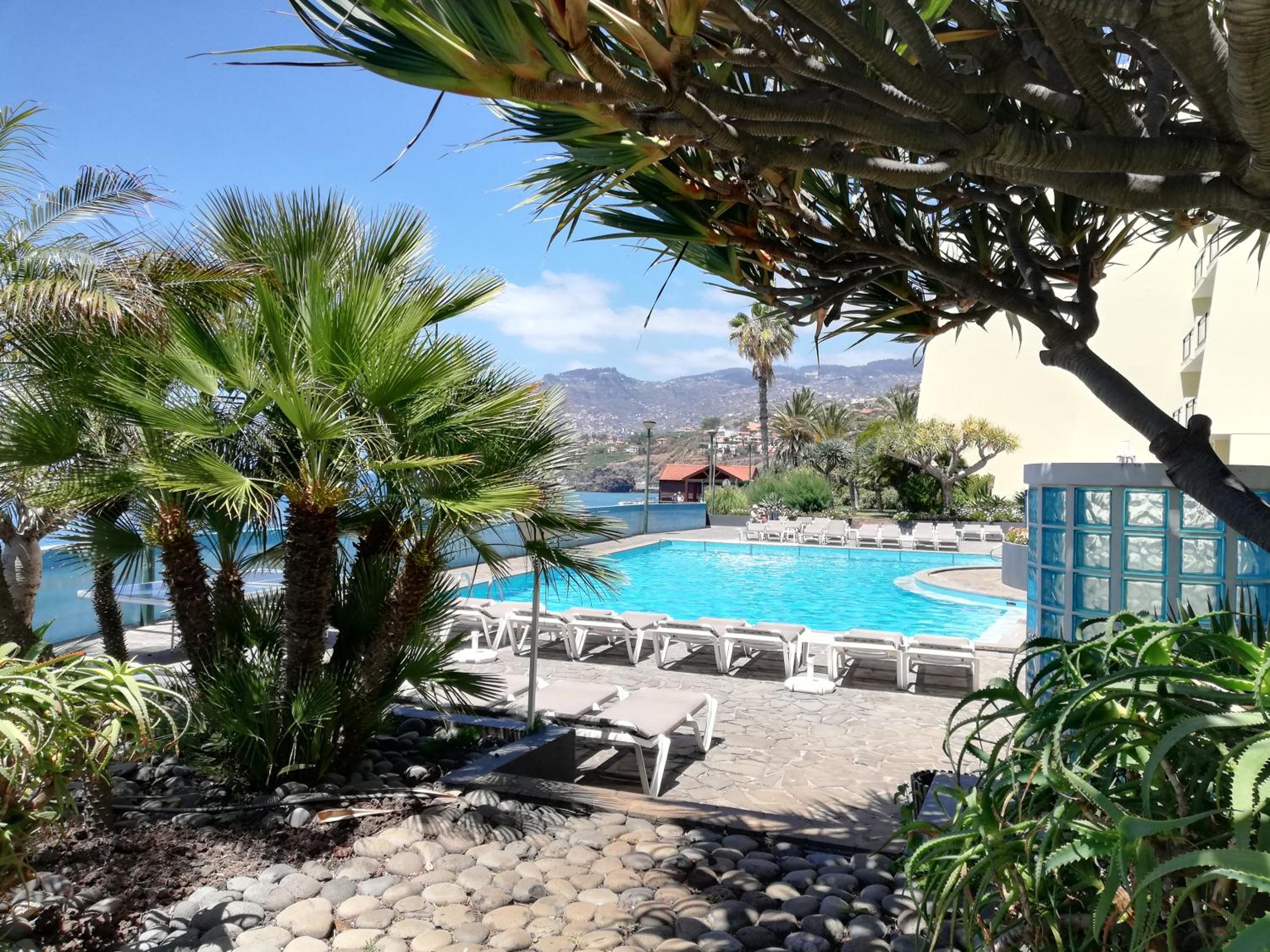 By the Beach & Pool Apartment view 5