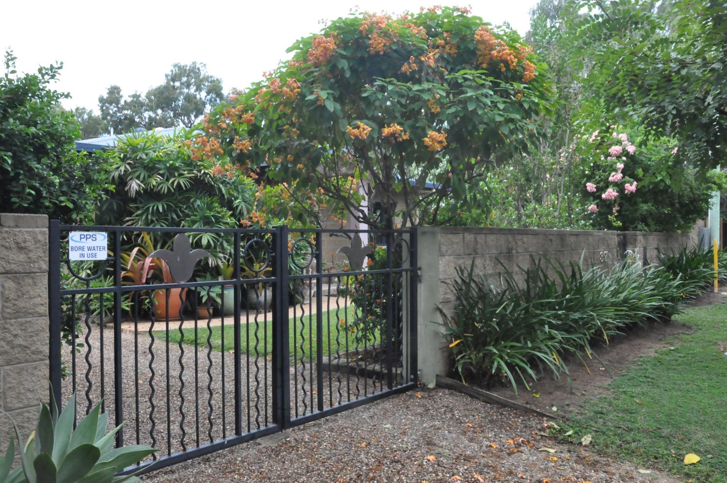 STUNNING MAGNETIC ISLAND HOME, PRIVATE, LARGE POOL, CHILDREN AND PETS on REQUEST PLEASE