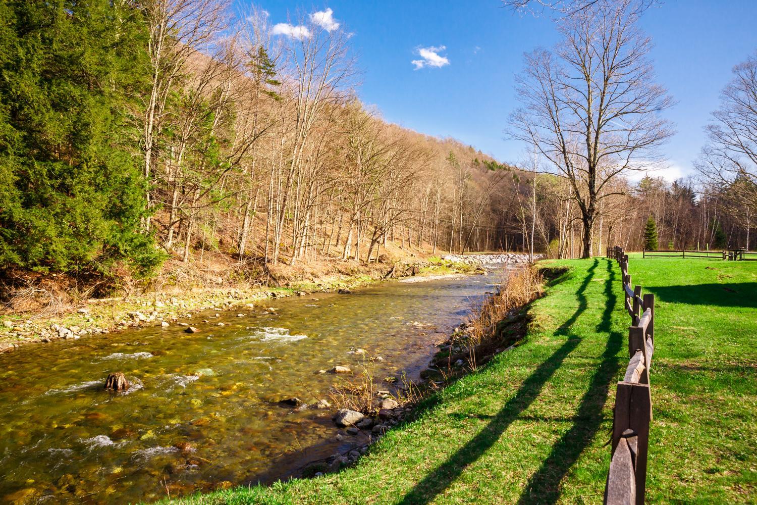 Clear River Inn and Tavern