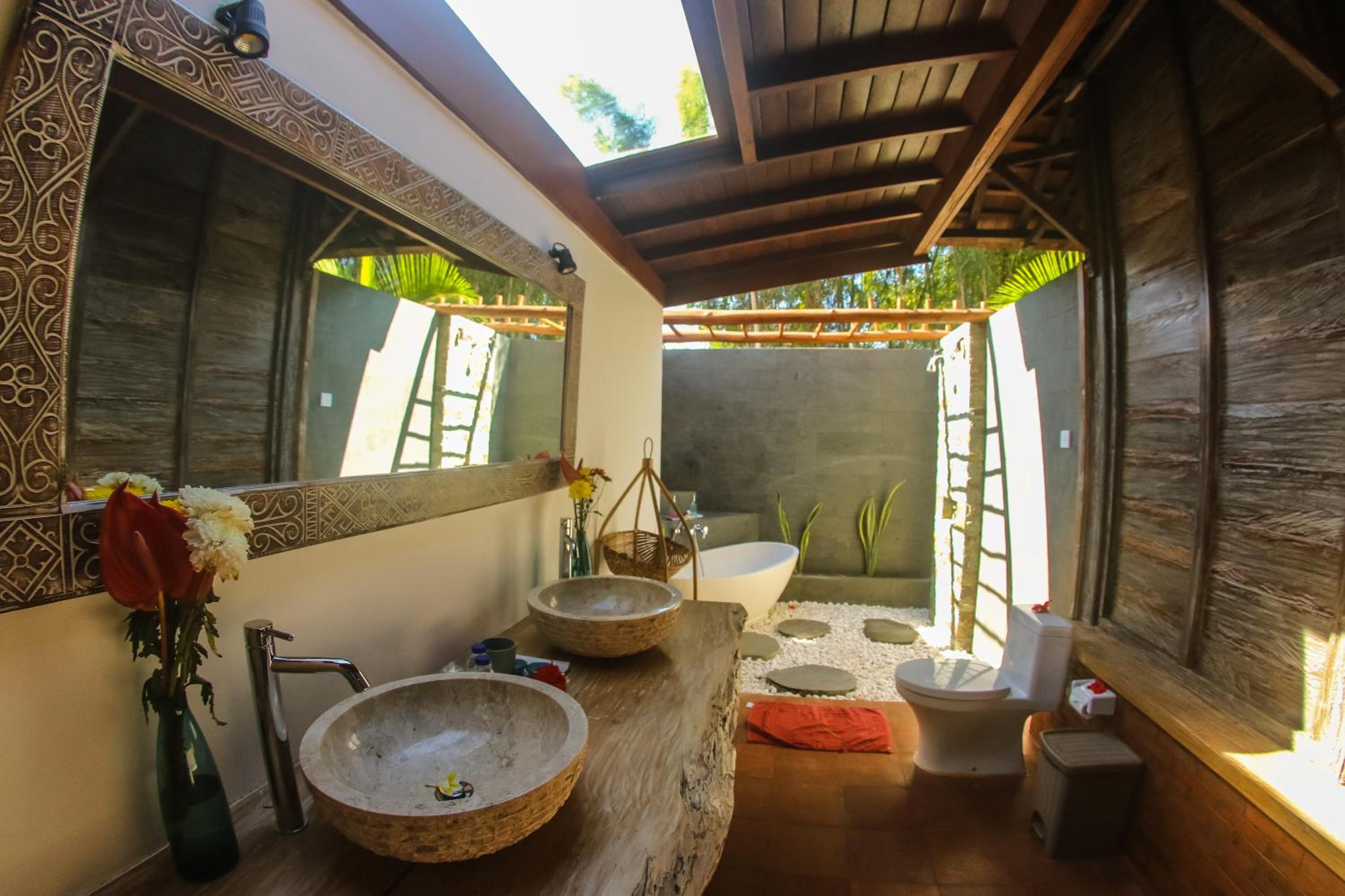 Flower Bud Bungalow Balangan
