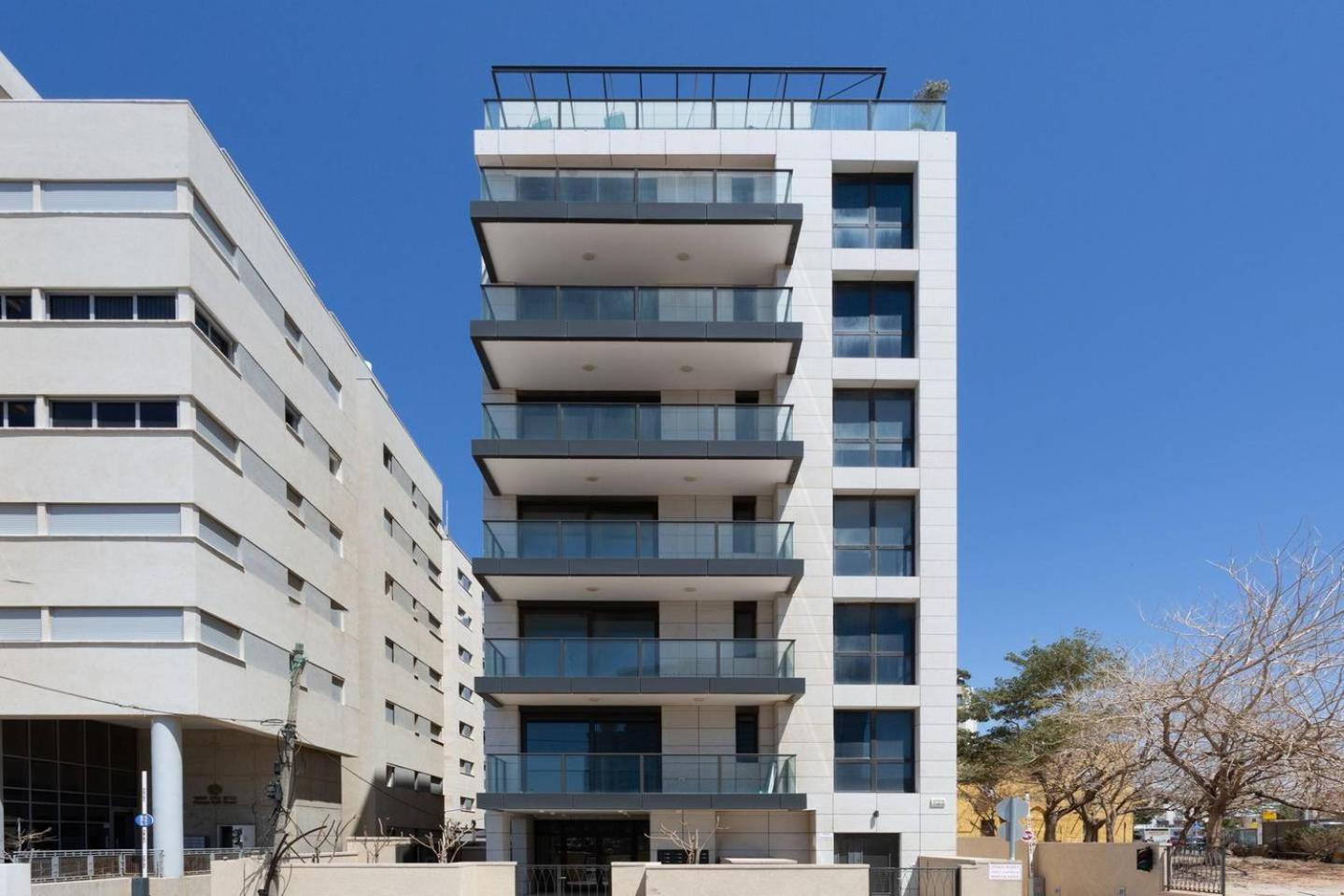 Sea View 2 BR near Shouk Hacarmel by HolyGuest view 3