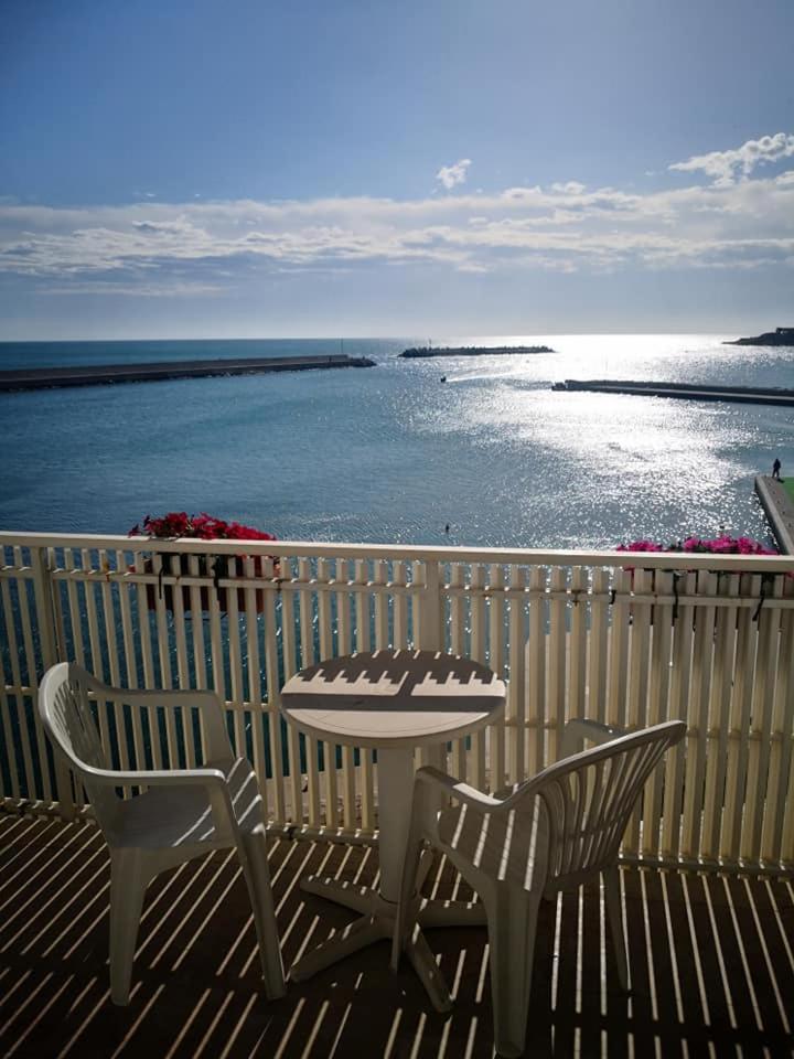B&B LA BAIA Sea Rooms