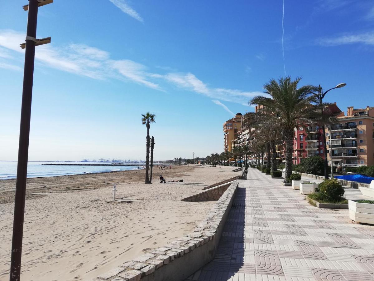 IDEALLY located on BEACH photo 2