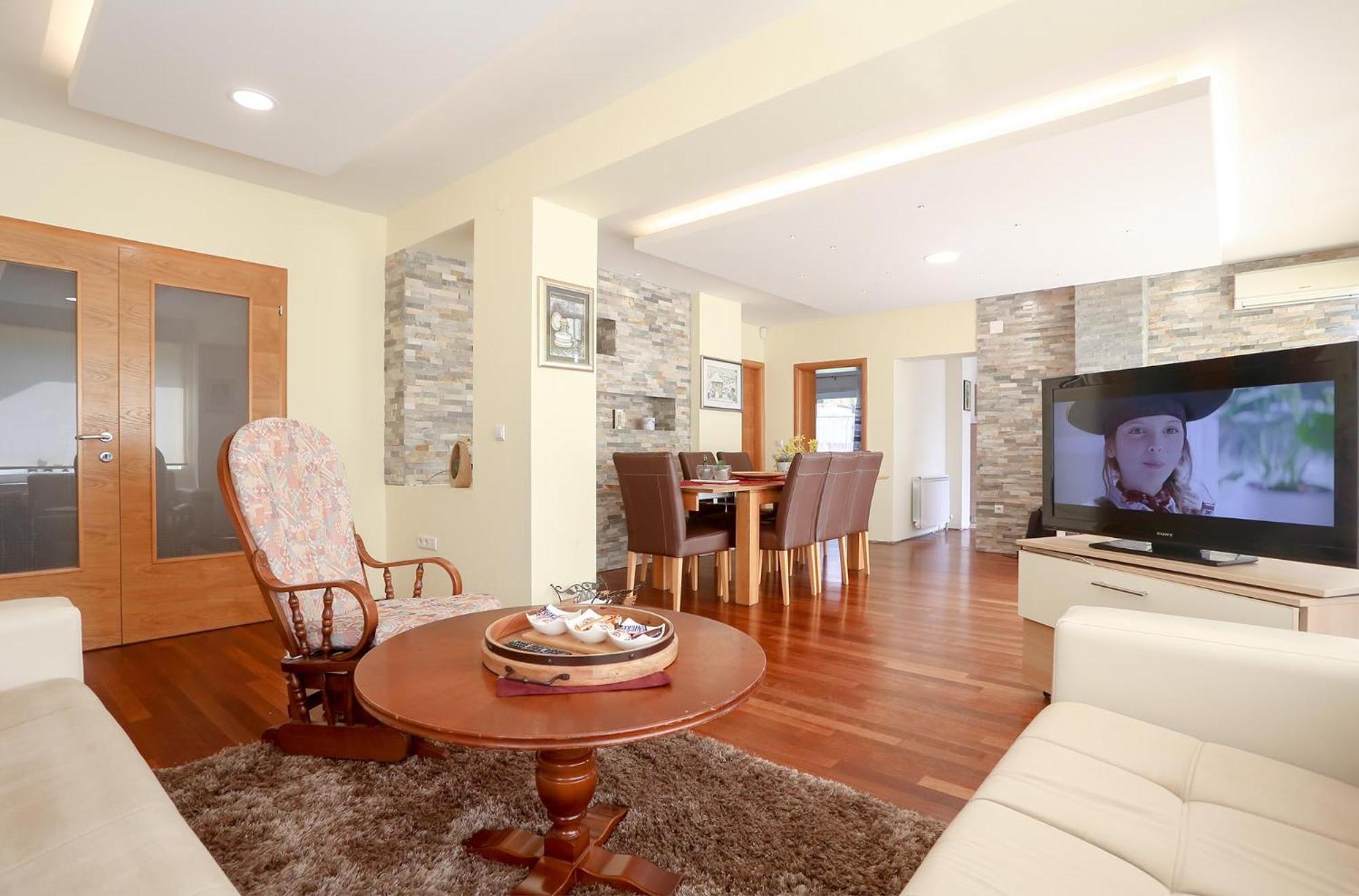Sunnyside Villa