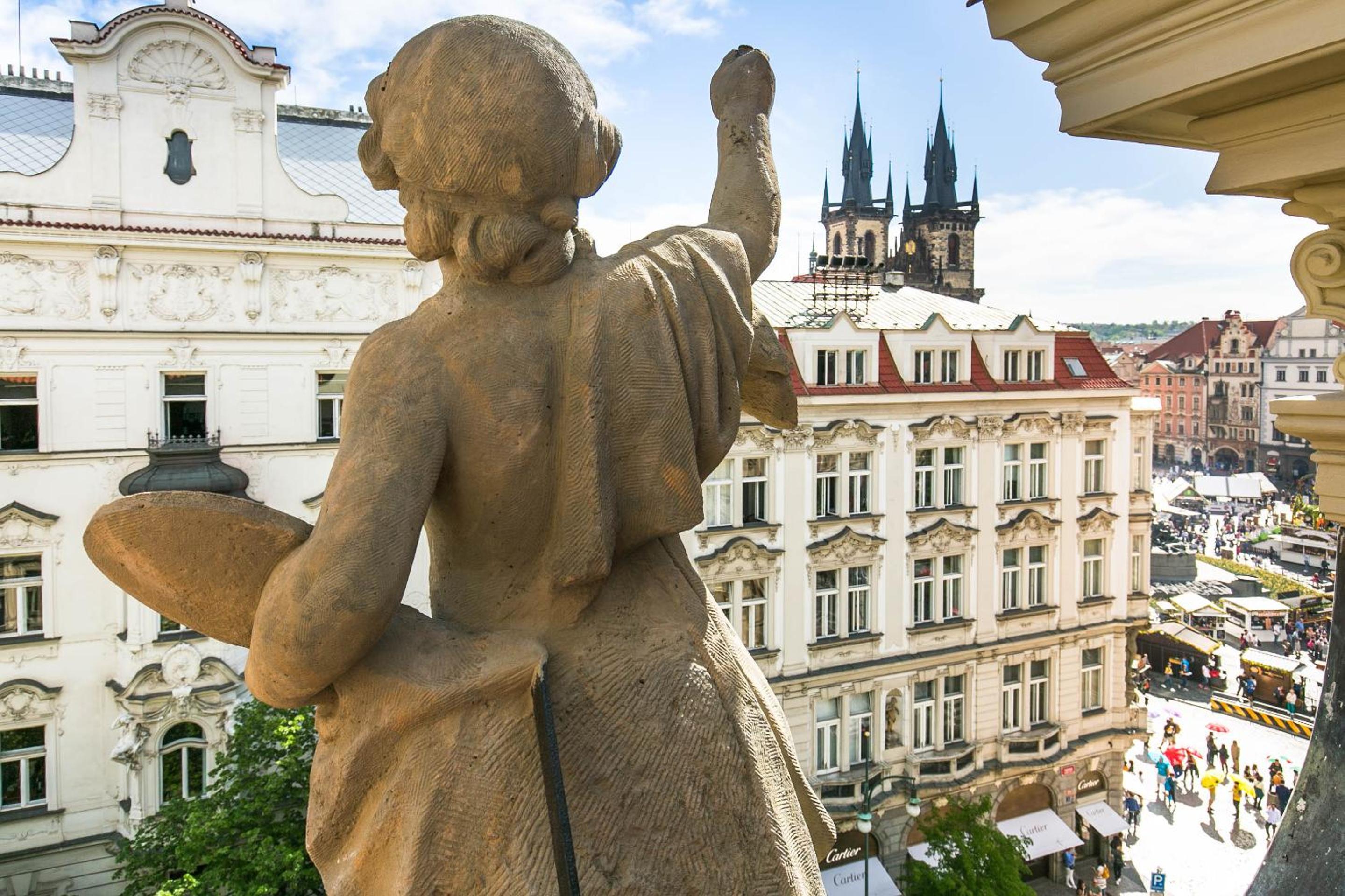 The Old Town Square & Parizska Apartments