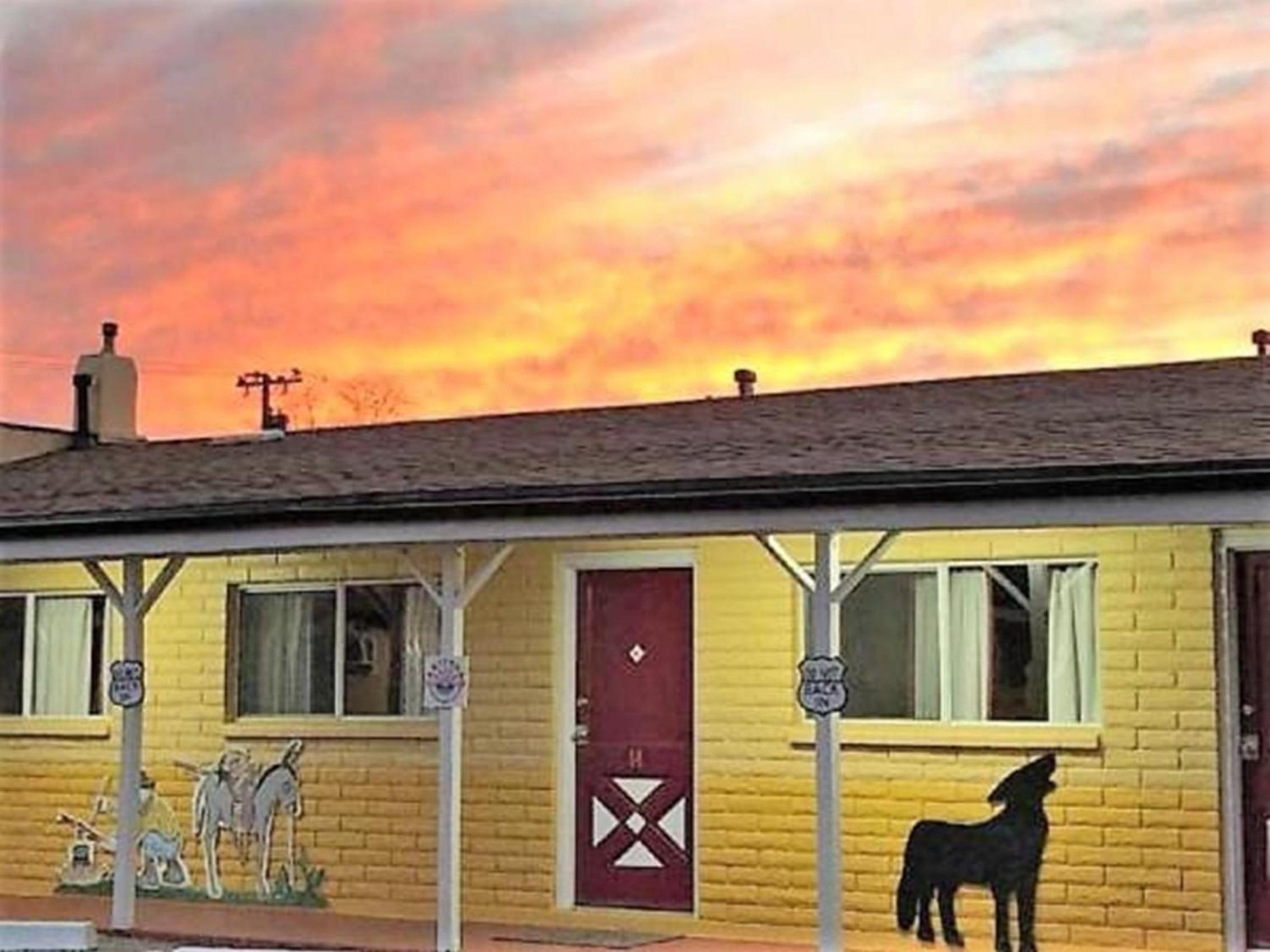 Brad's Desert Inn