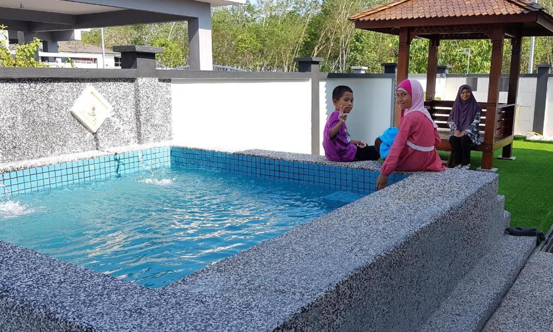 Jauzara Homestay Berkolam Renang photo 6