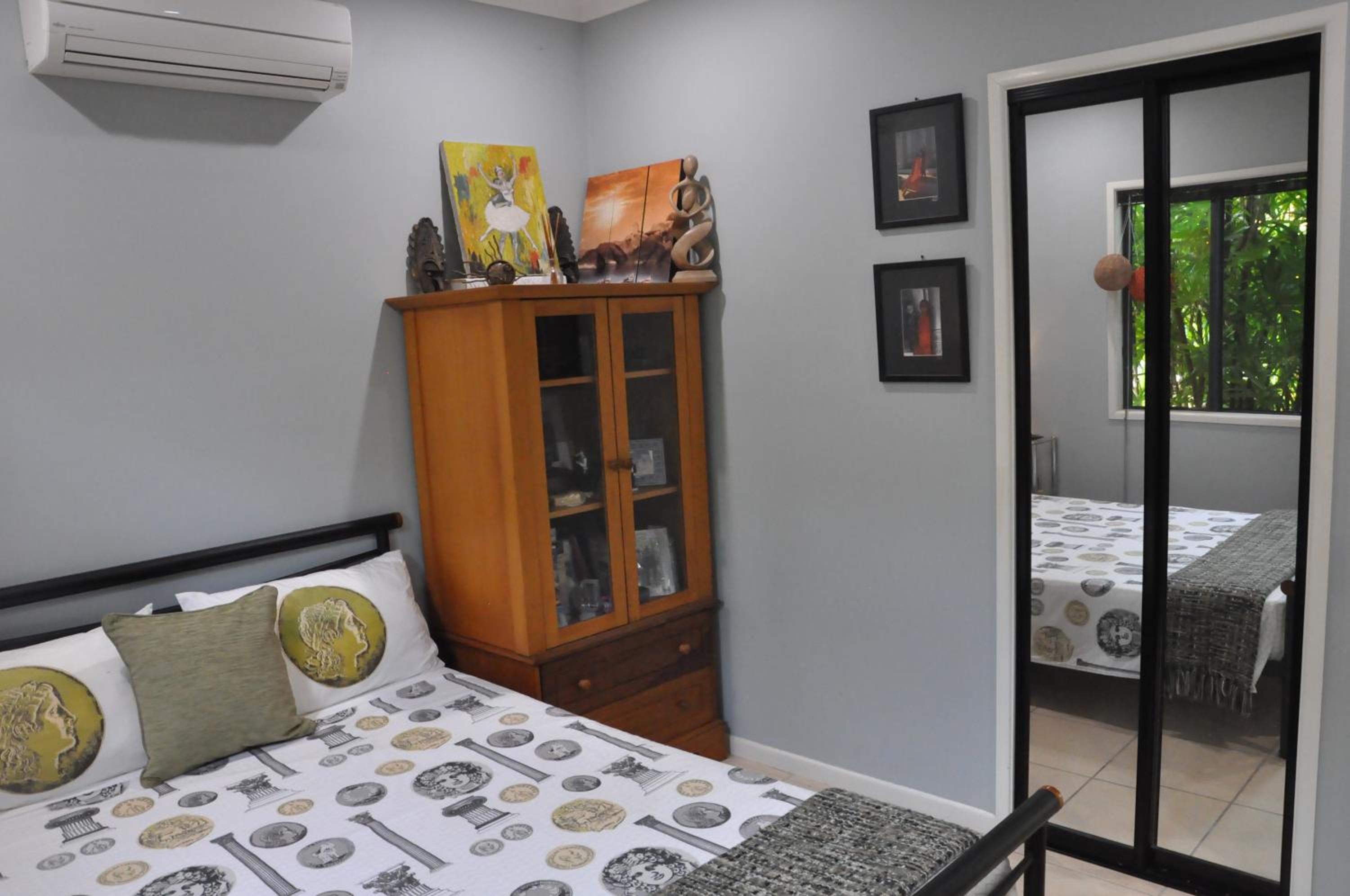 STUNNING MAGNETIC ISLAND HOME, PRIVATE, LARGE POOL, CHILDREN AND PETS on REQUEST PLEASE