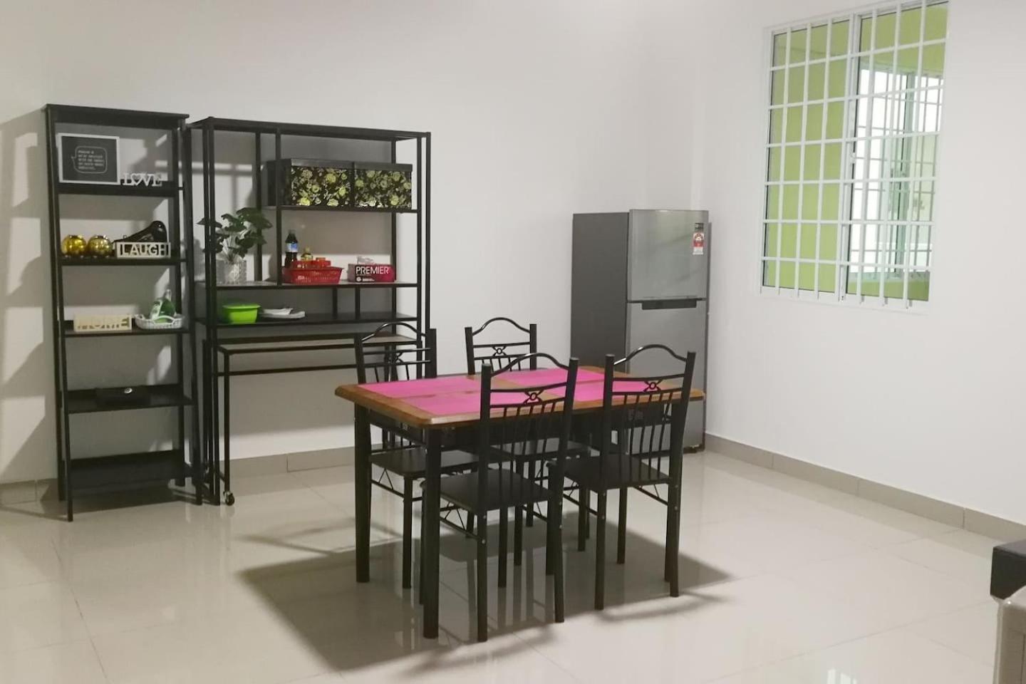 HomezStay Airport Miri photo 6