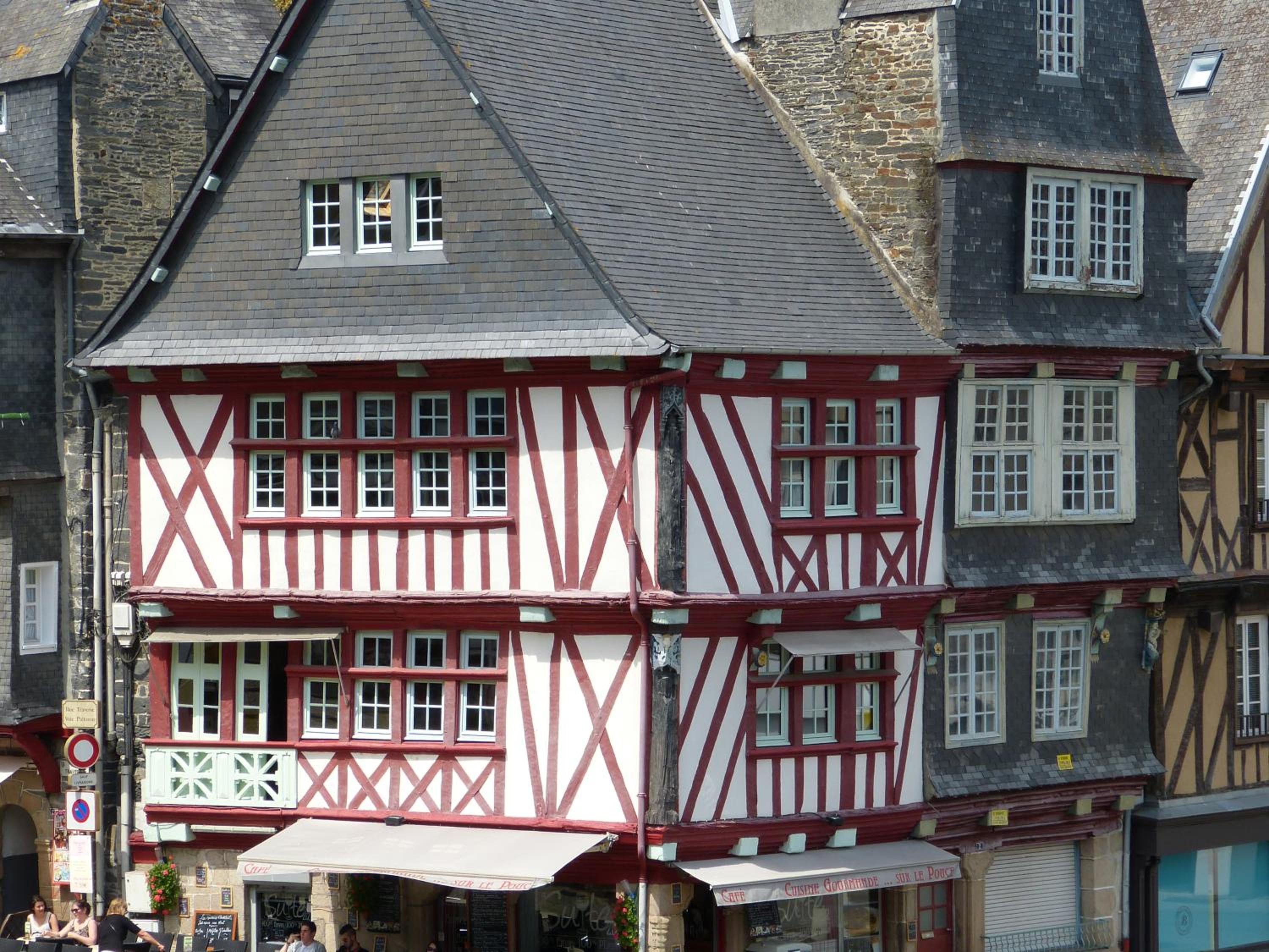 village insolite tiny view 3