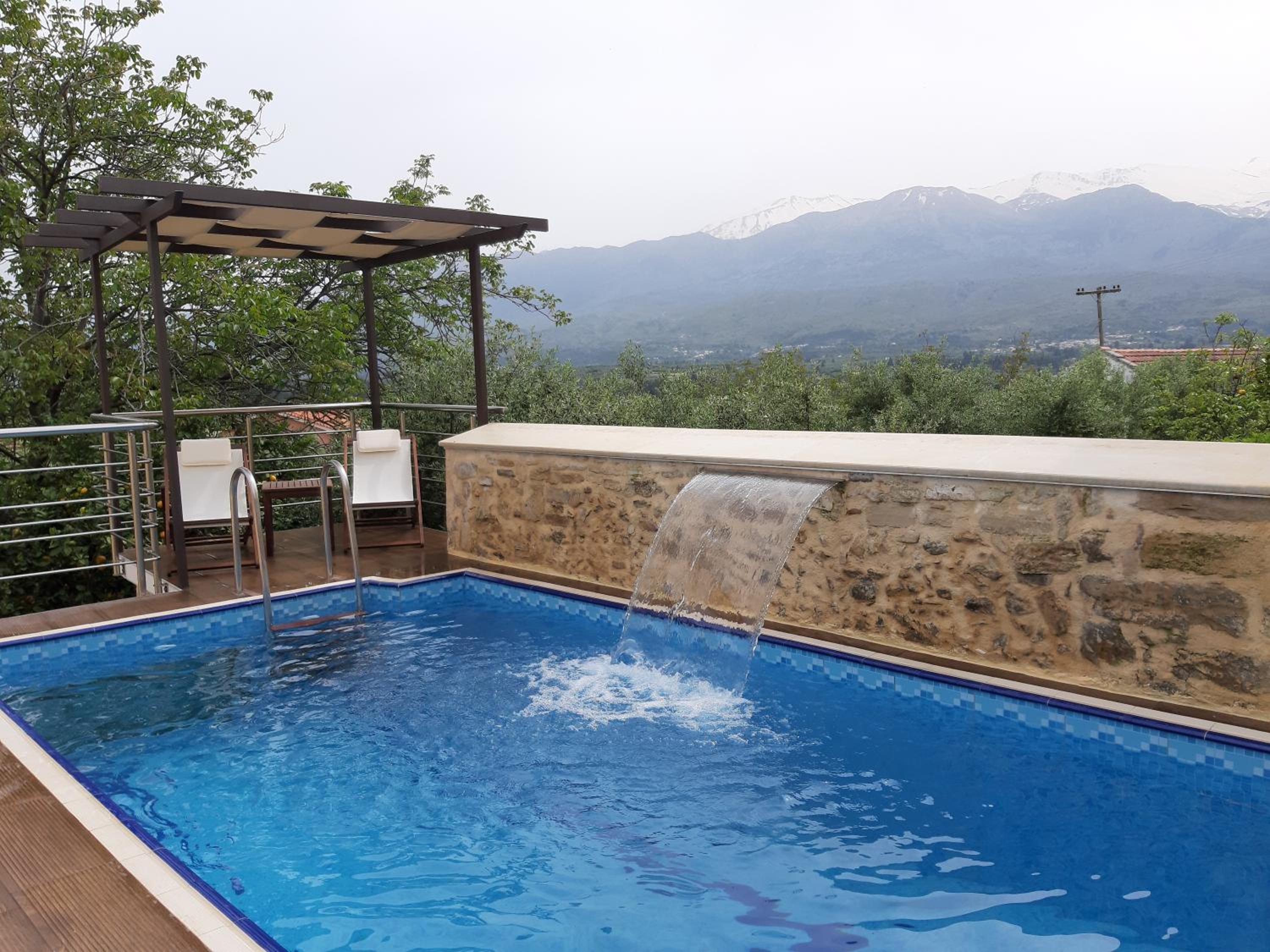 Stone Mansion en Káïna — recepcion & lobby