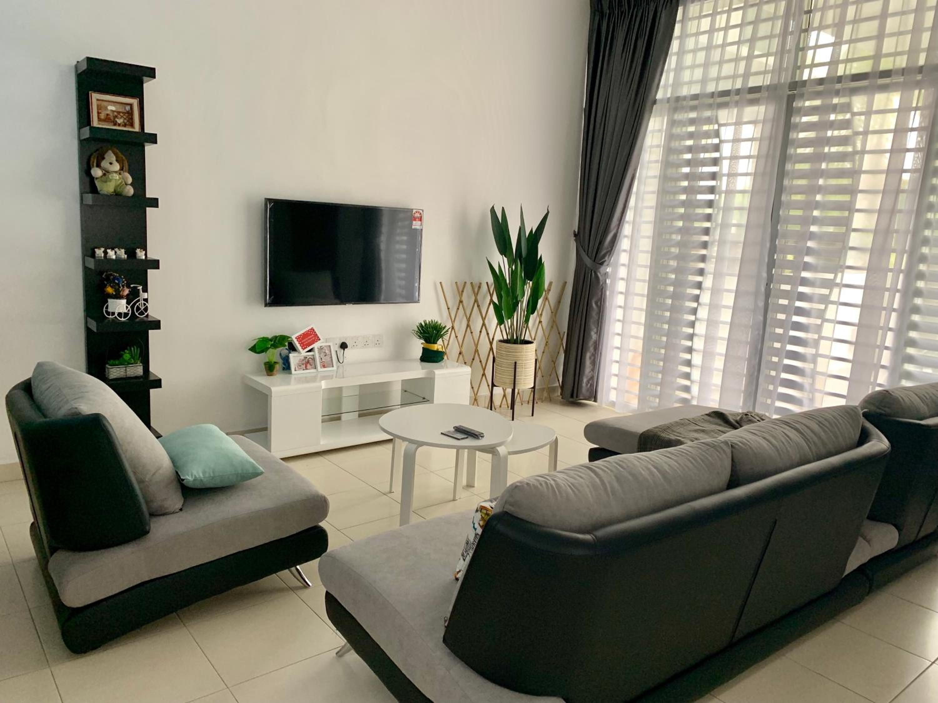 BRAND NEW Cosy Minimalist Home photo 1