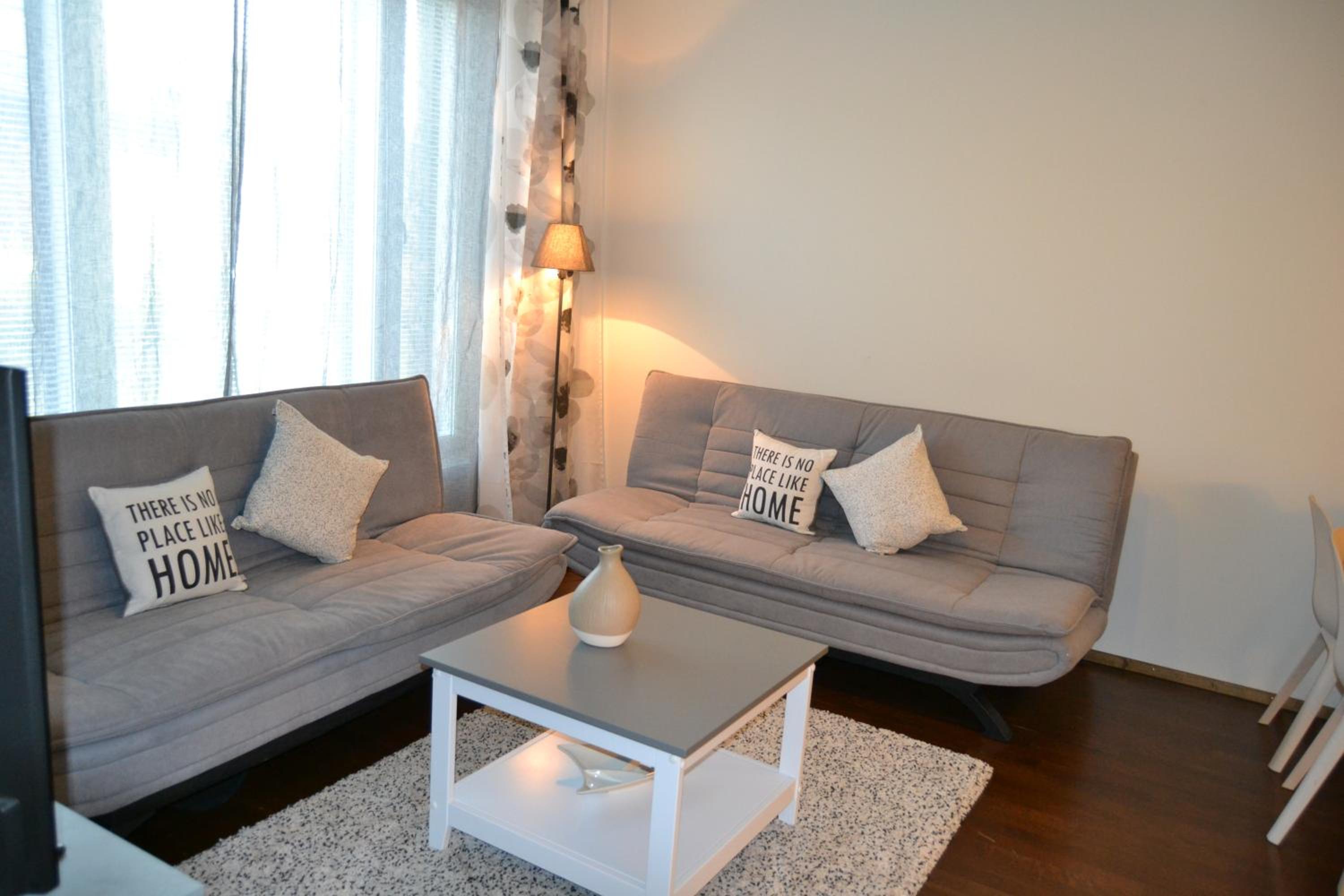 Galaxy Apartments Airport view 4