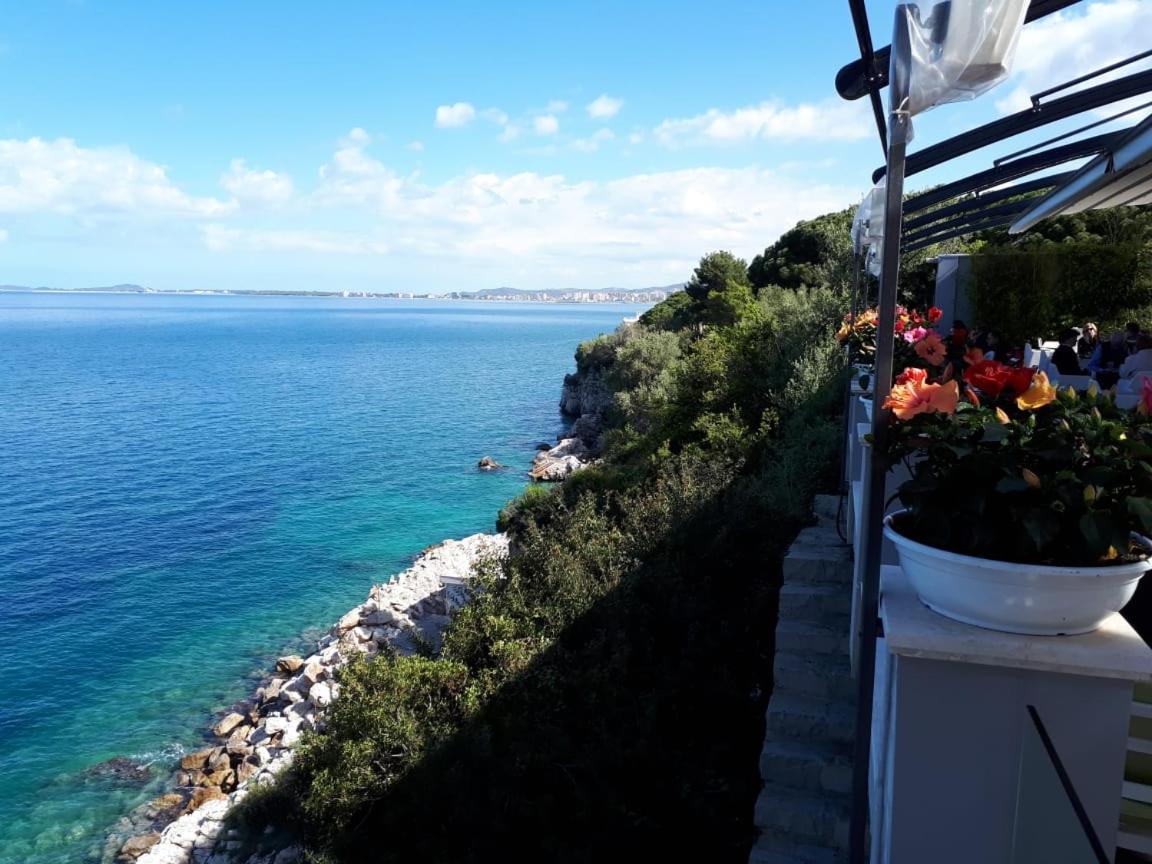 Deni Sea View Apartment