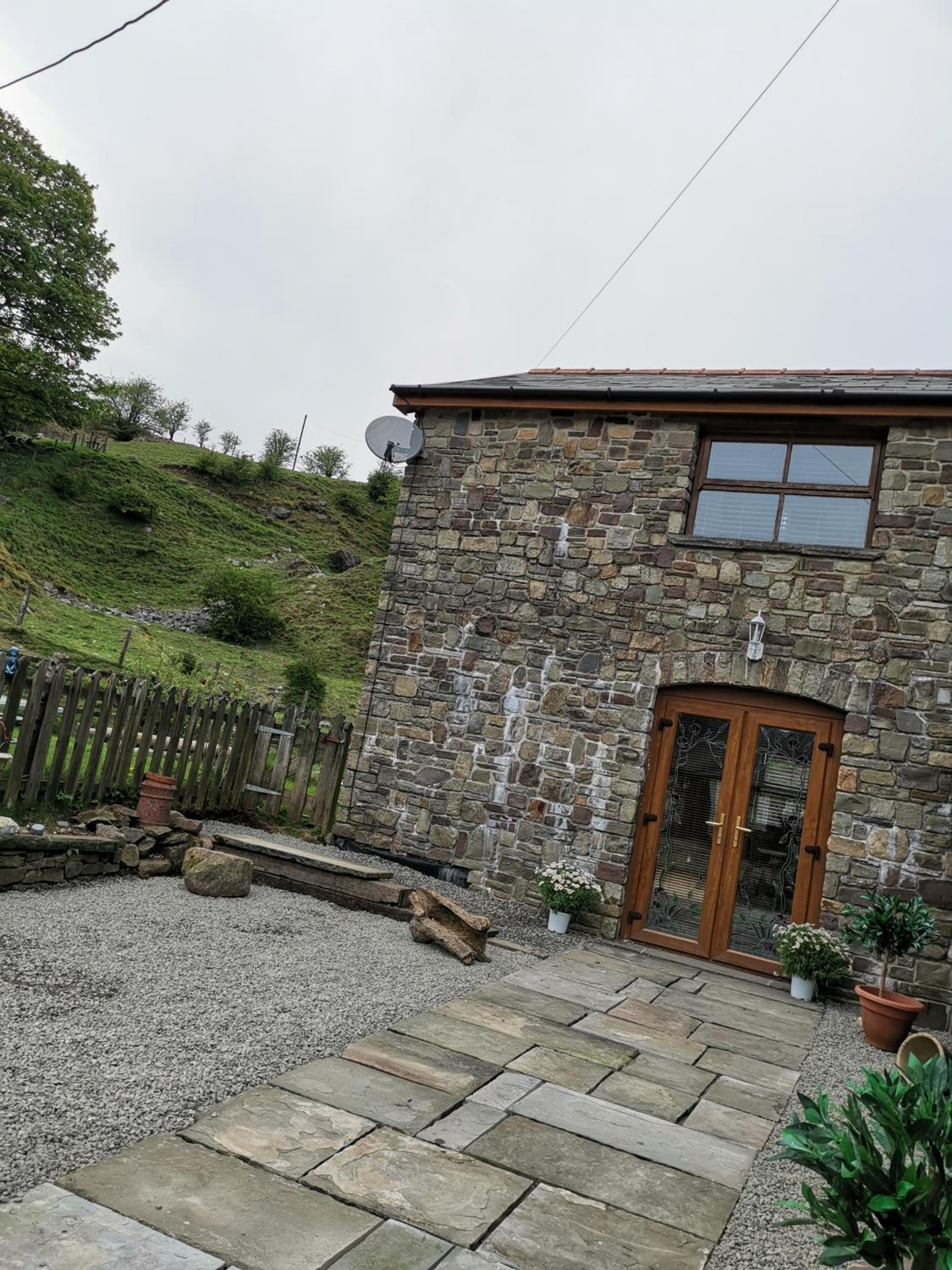 Cwm Farm Cwtch