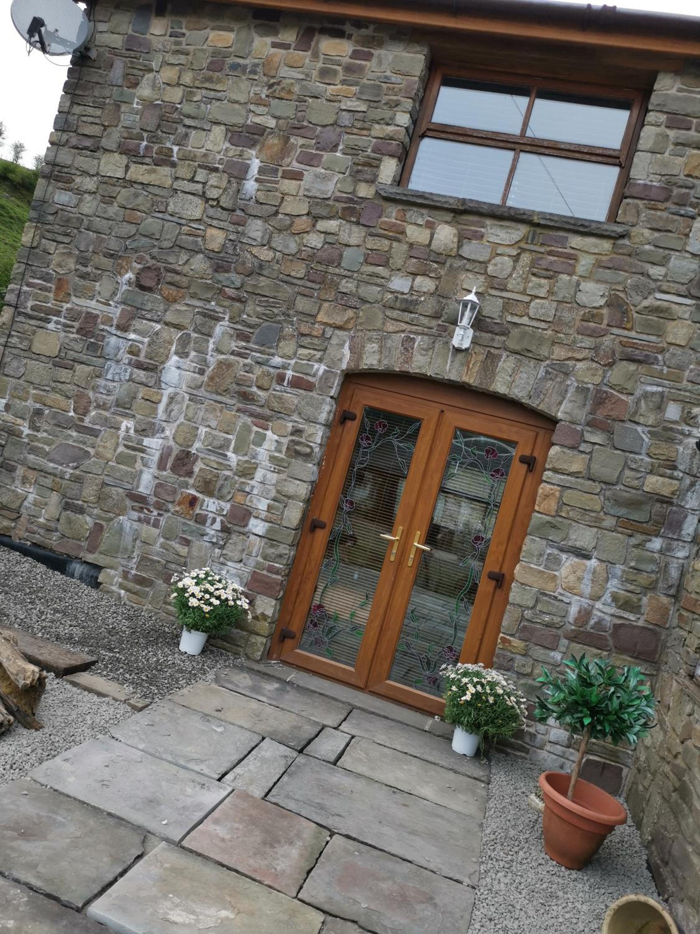 Cwm Farm Cwtch