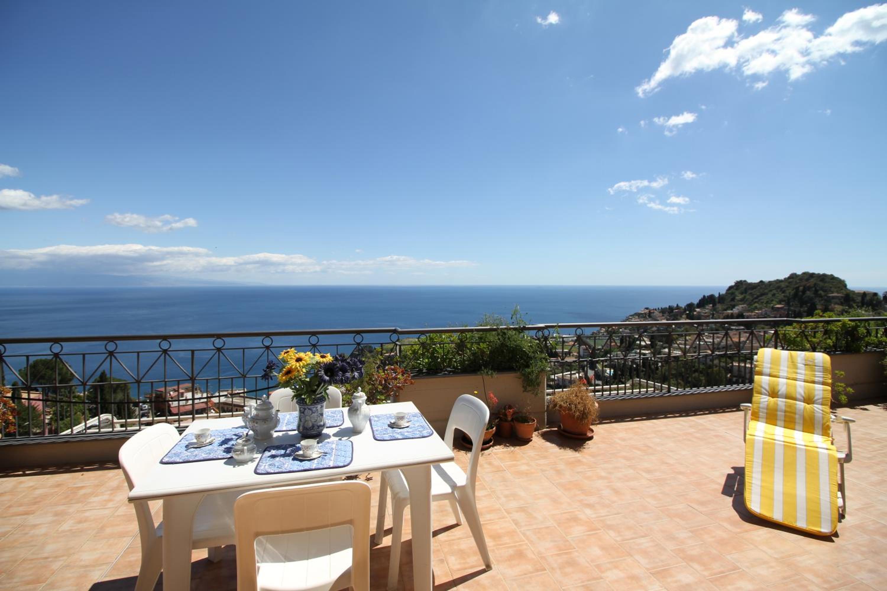 GuestHost - Fontana Vecchia Seaview Apartment en Taormina