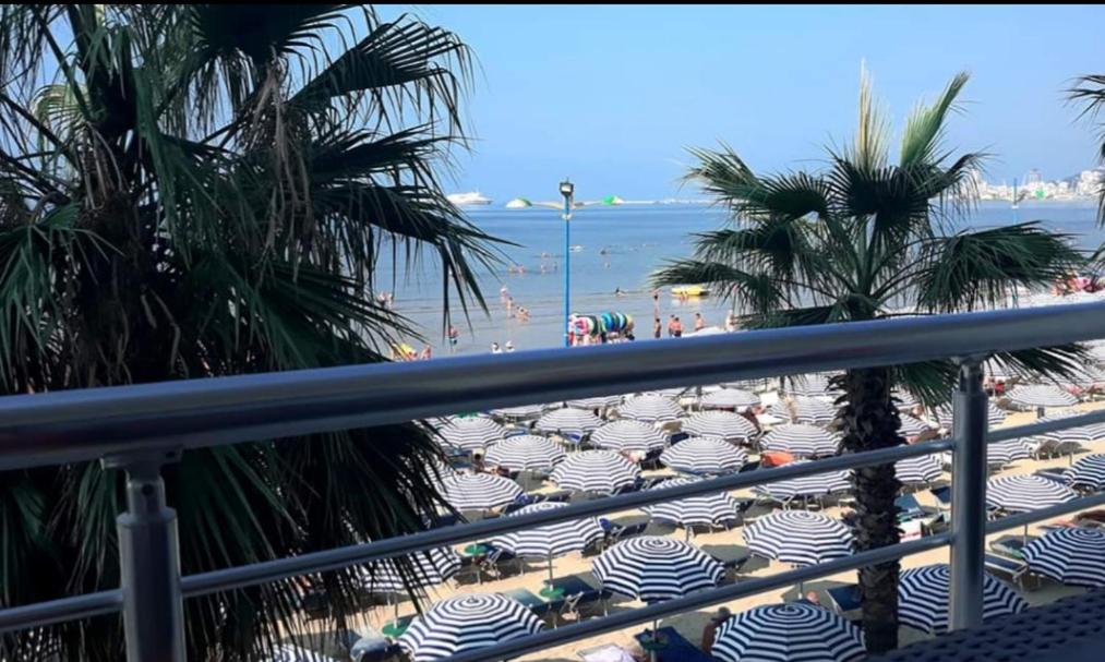 Durres Strand direkt am Meer