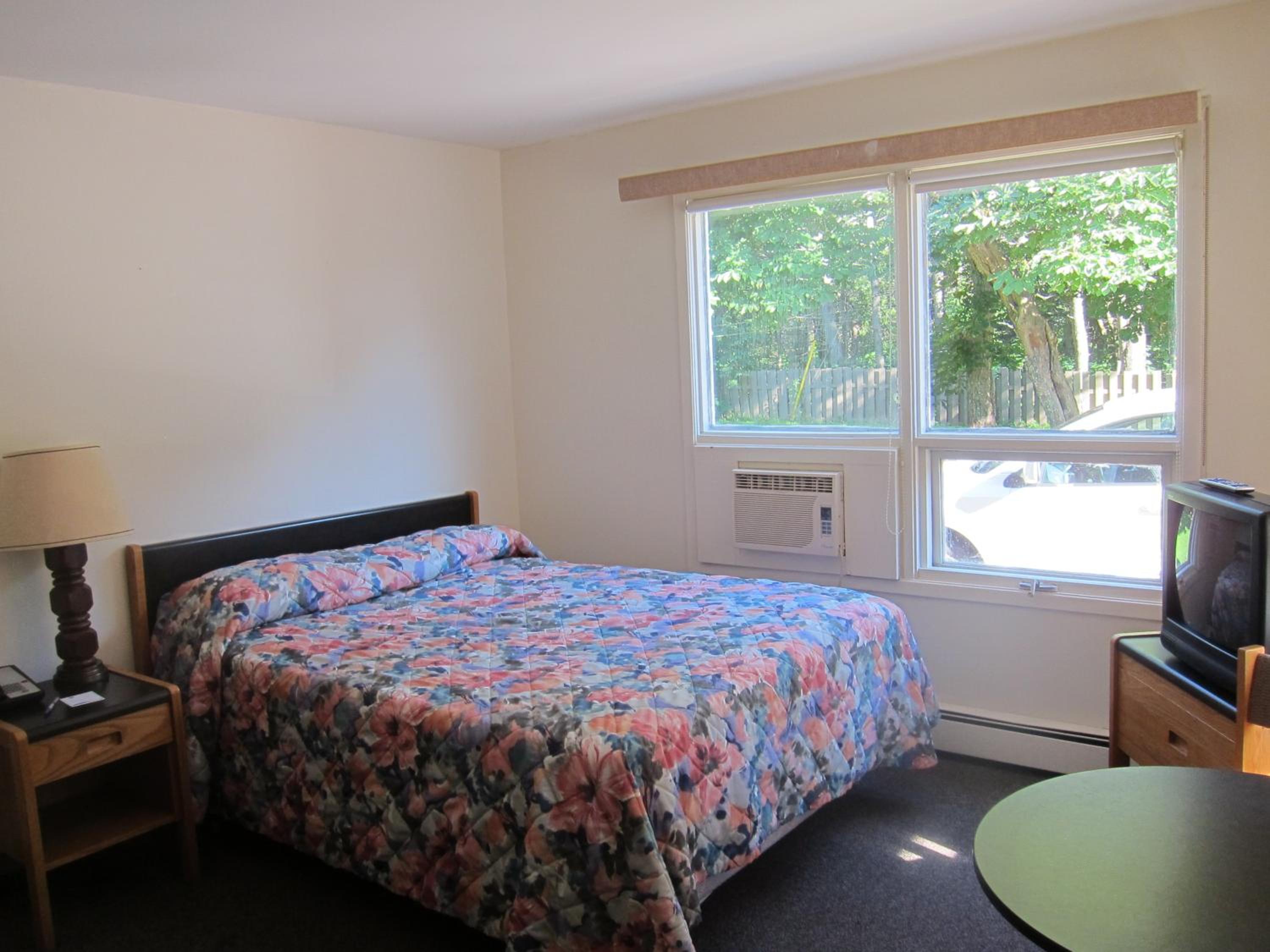 Summerside Vacations - Shine Motel - Property Image 1