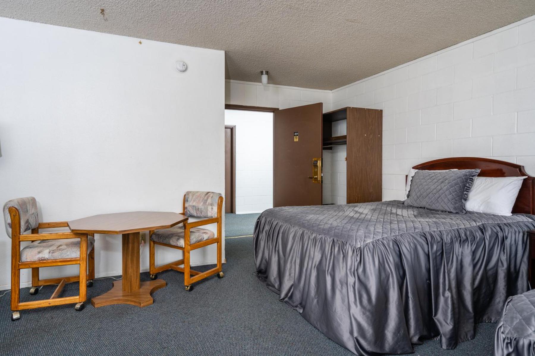 M&M Motel