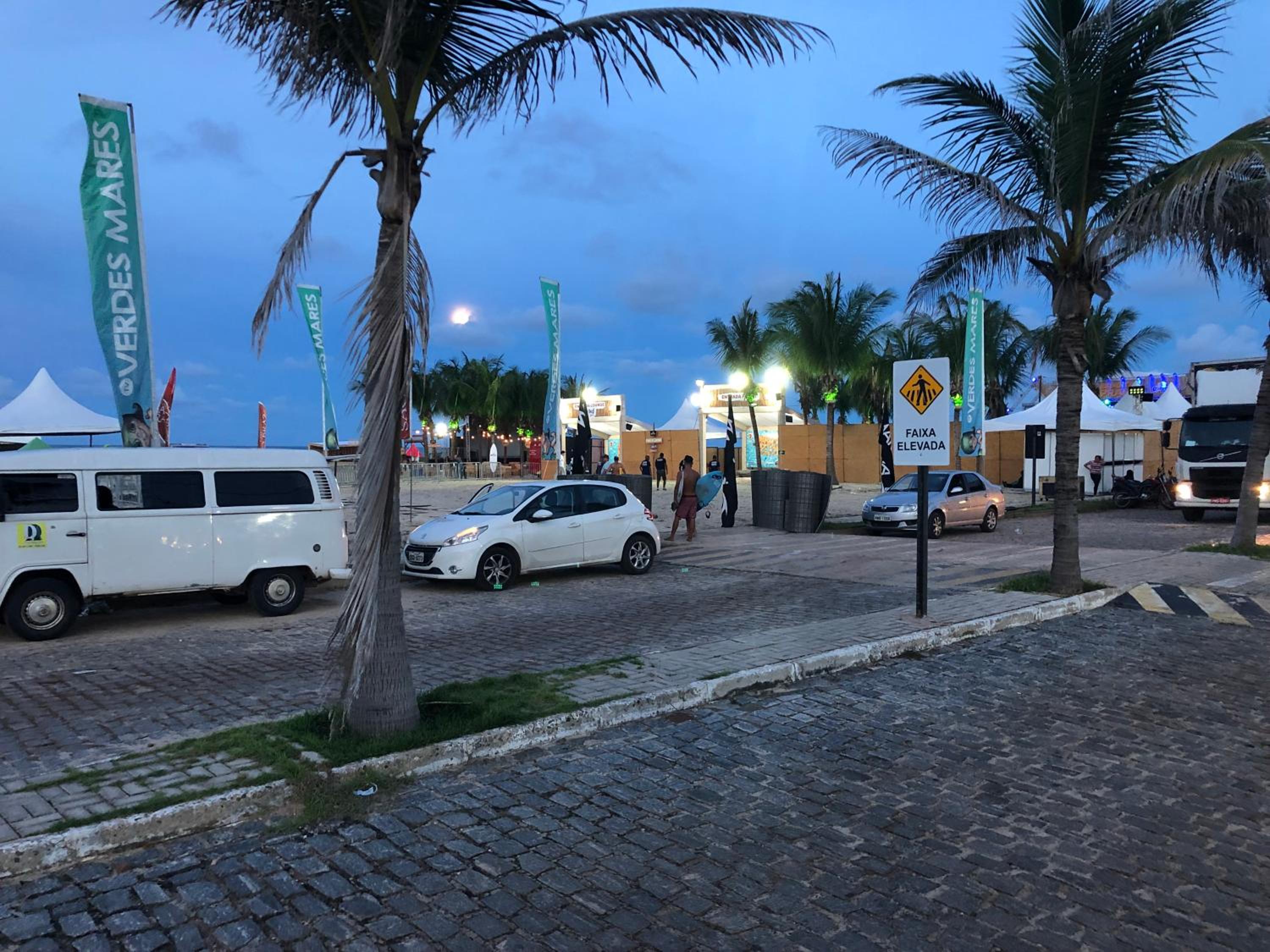 Mansão Triplex 10 Suítes a 150 metros do Mar e Beach Park
