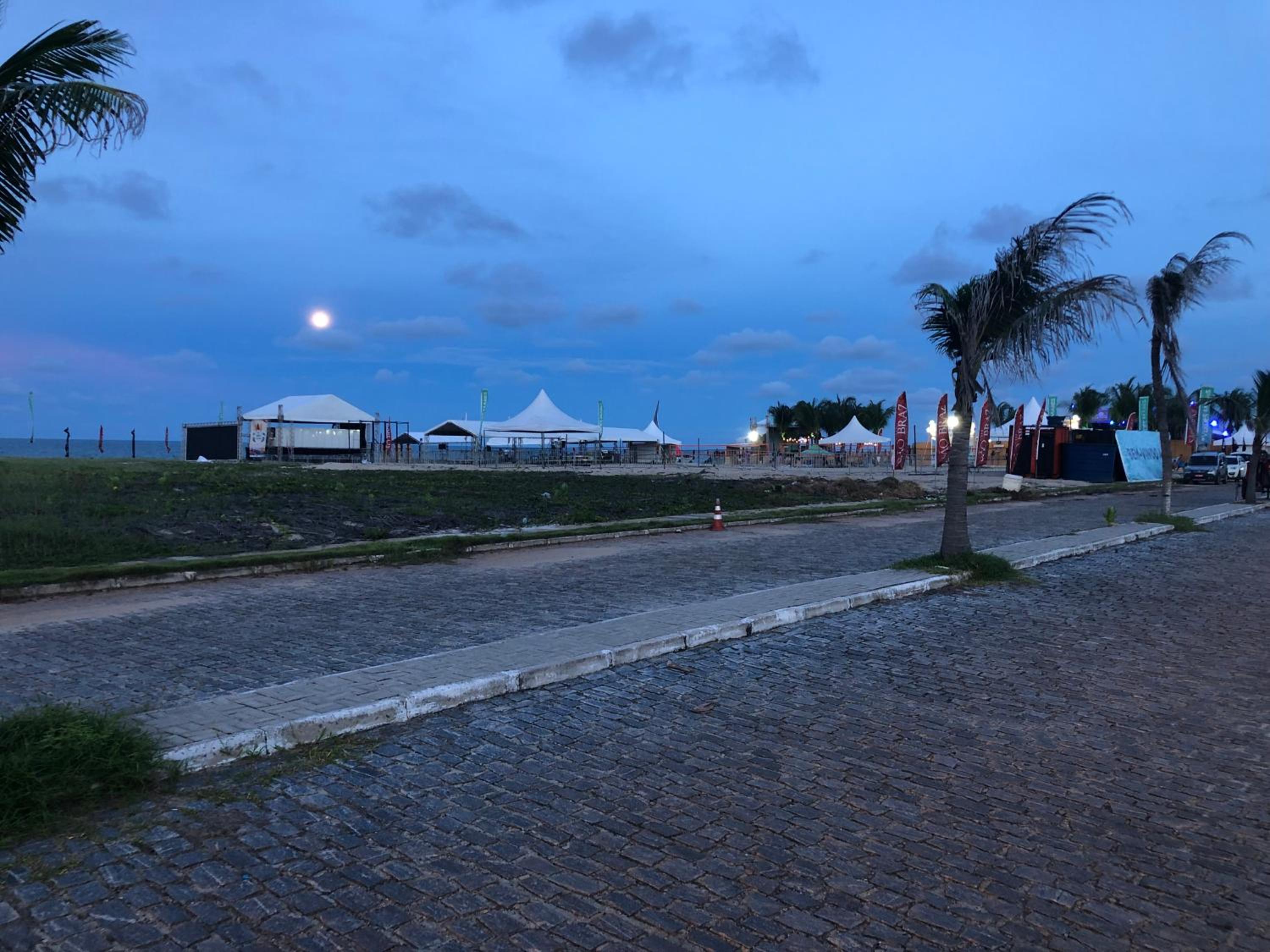 Mansão Triplex 10 Suítes a 150 metros do Mar e Beach Park