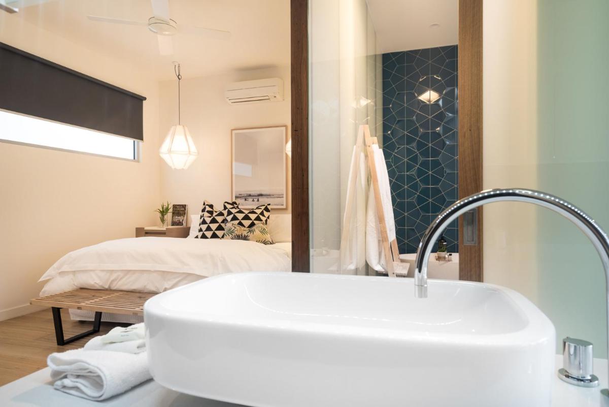 Aquabelle Apartments