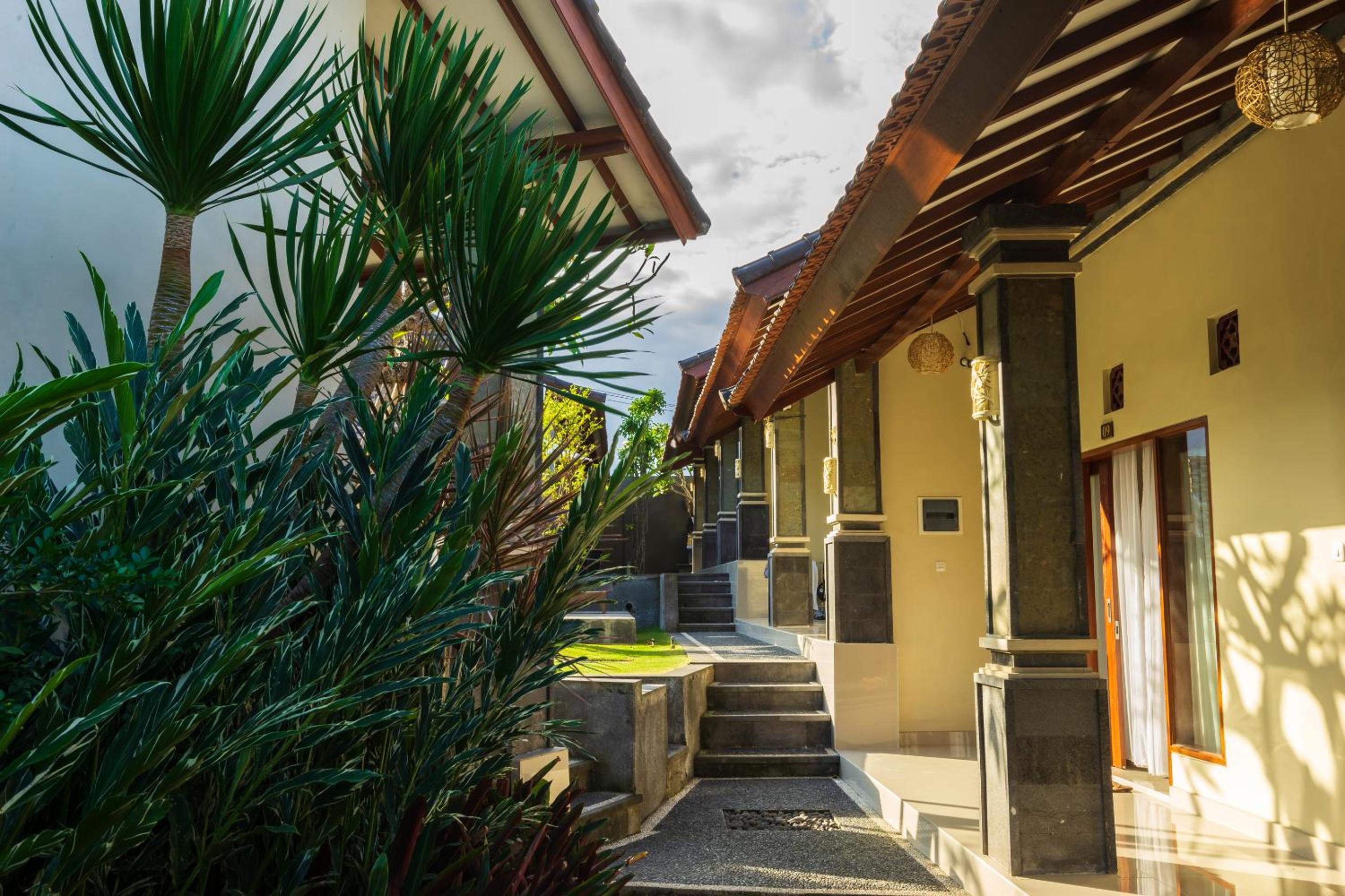 Hotel Lilis Cempaka Mas Guesthouse - Image 1