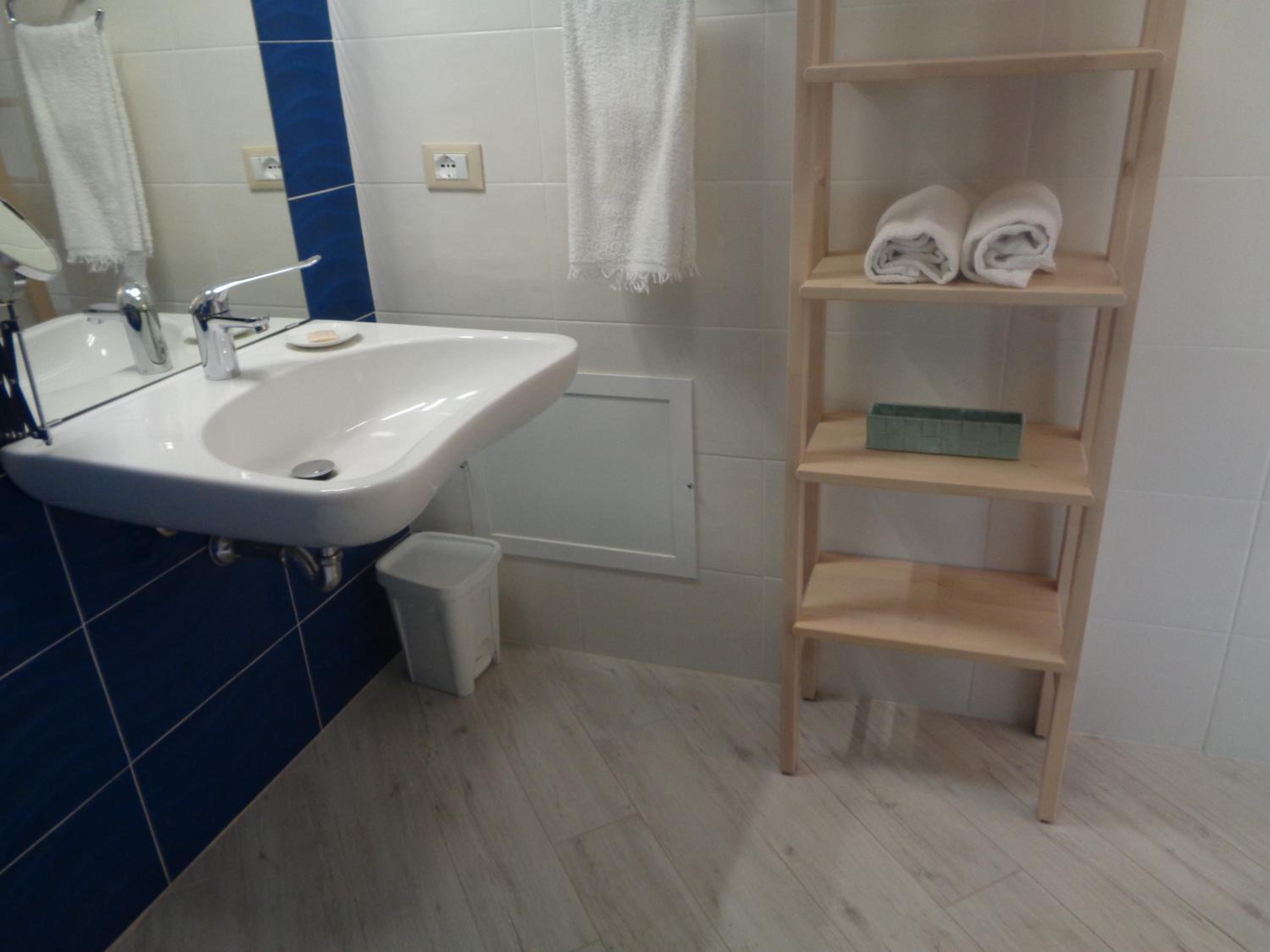 Eryx Apartments