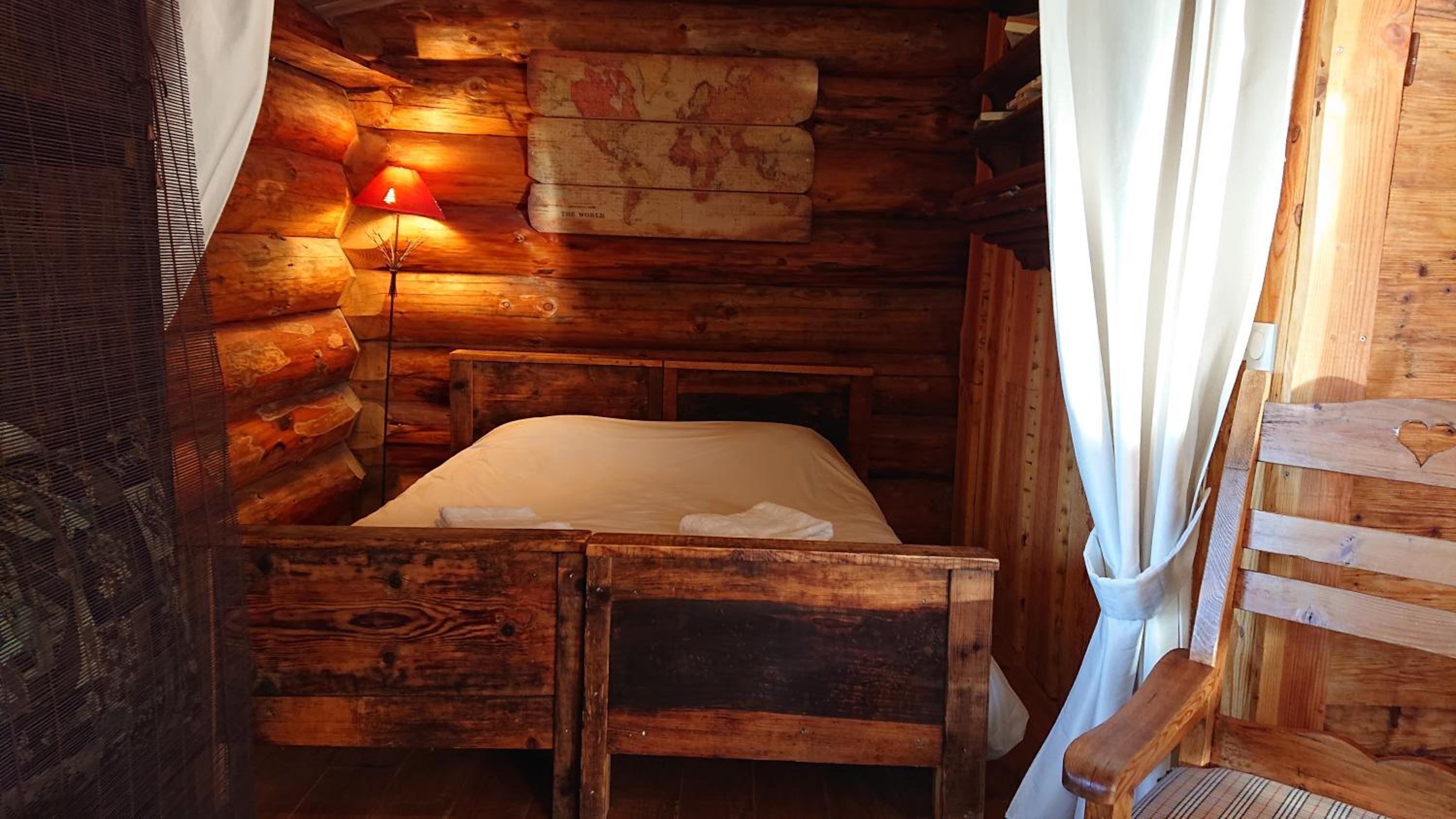 Les Cabanes Du Saleve
