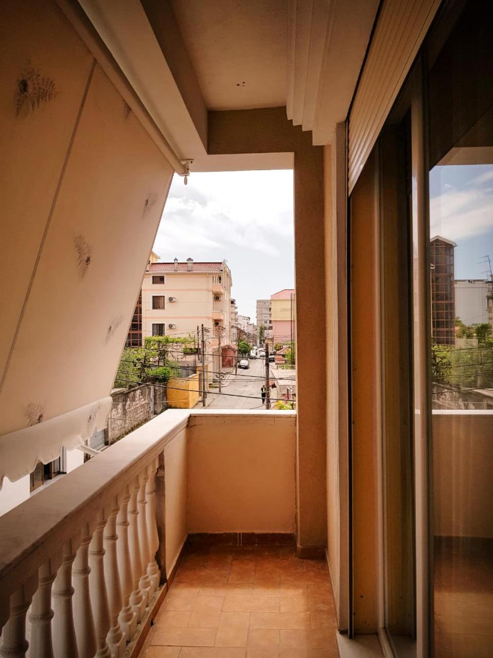 All Seasons Apartments - Free Parking & City Center