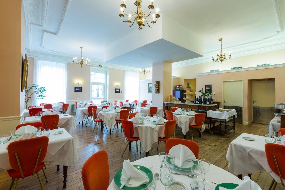 restaurant