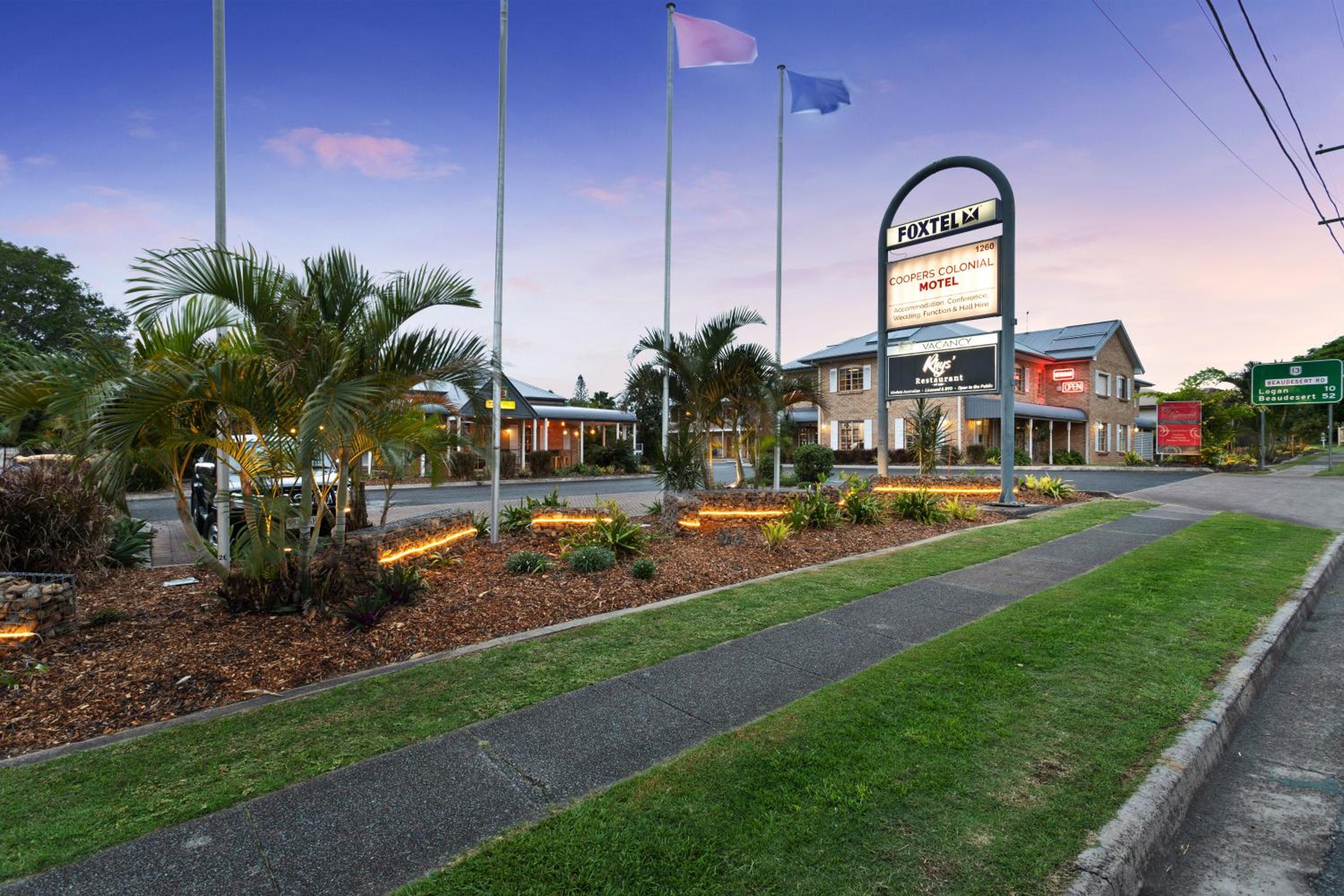 Coopers Colonial Motel
