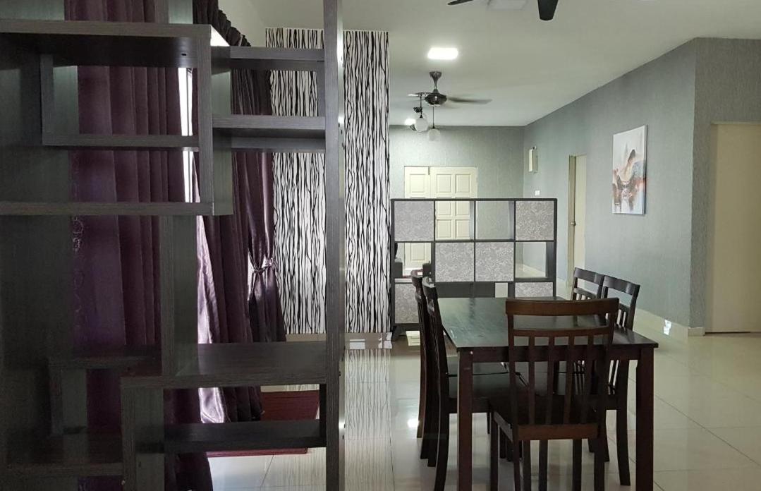 Jauzara Homestay Berkolam Renang photo 5