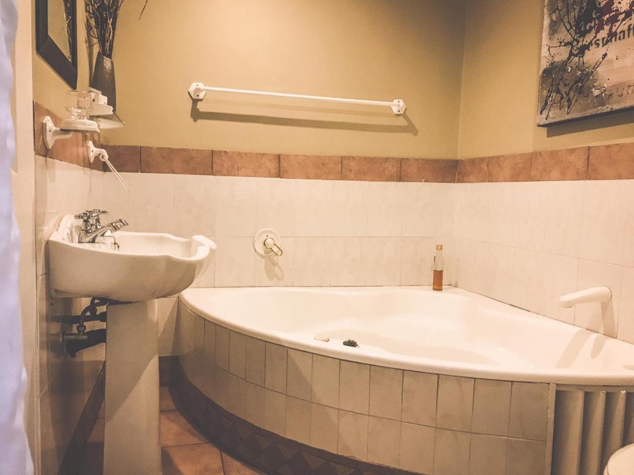 Biggy Best Boutique Hotel & Self Catering Cottages