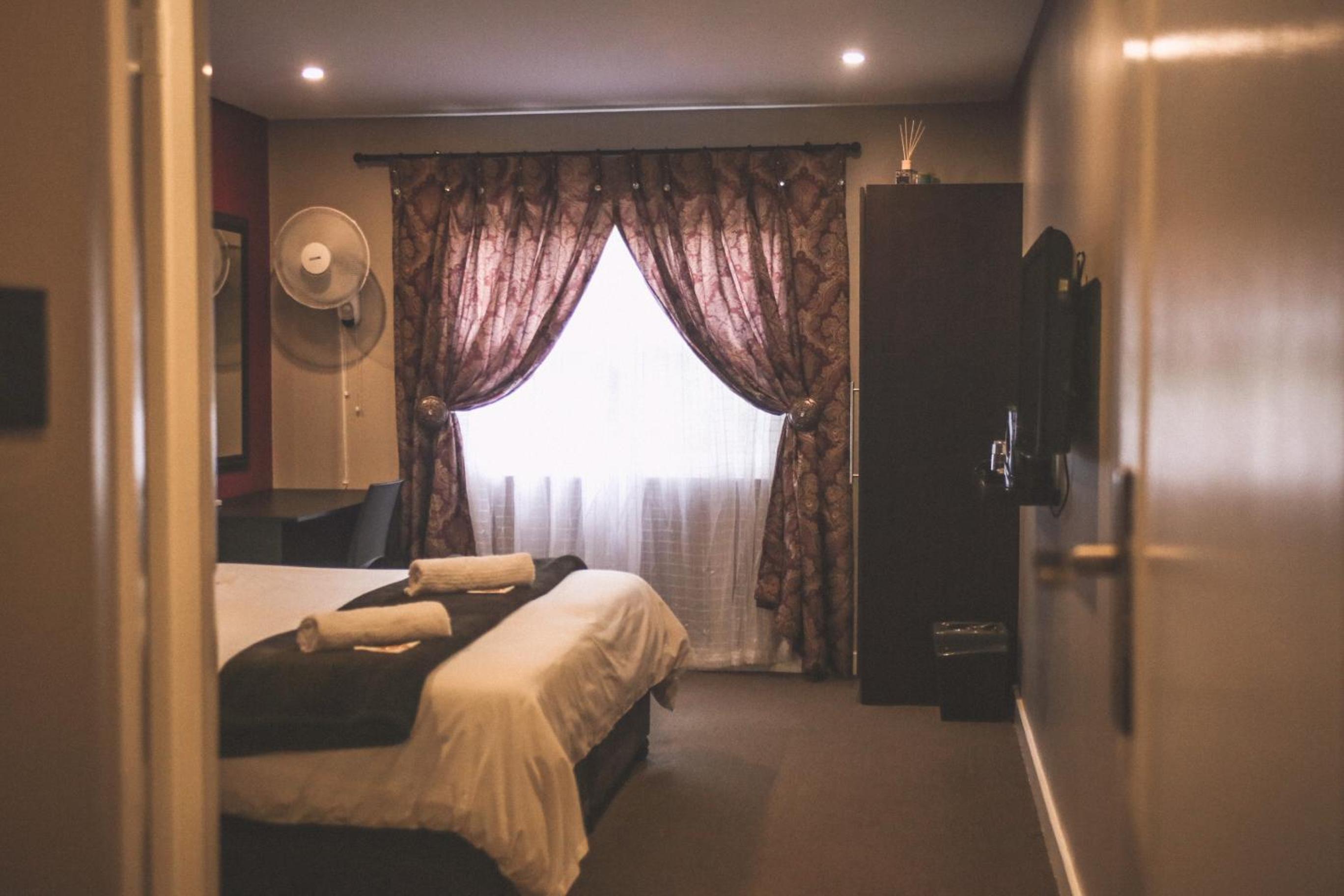 Biggy Best Boutique Hotel & Self Catering Cottages