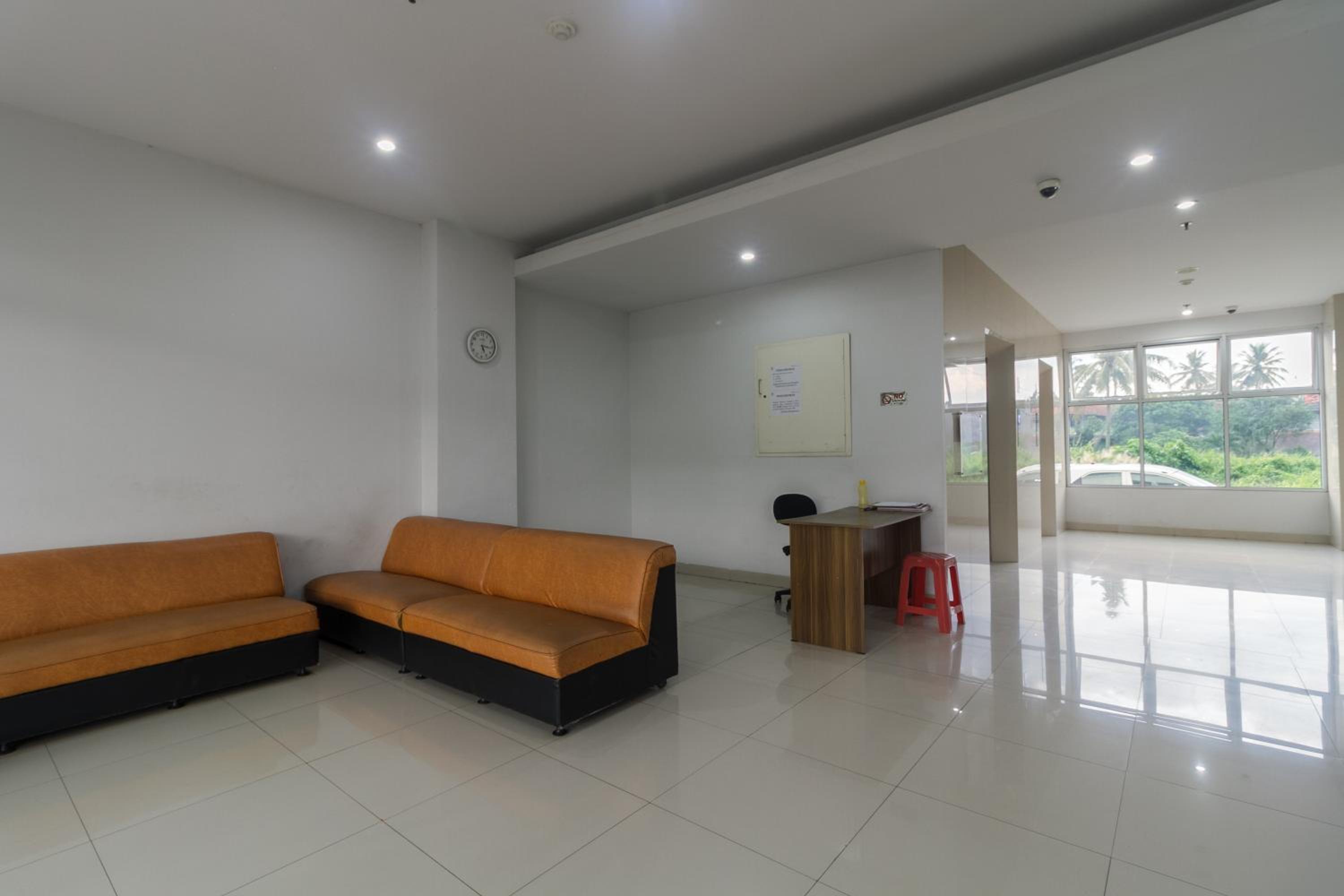 RedDoorz Apartment @ Dramaga Tower view 2