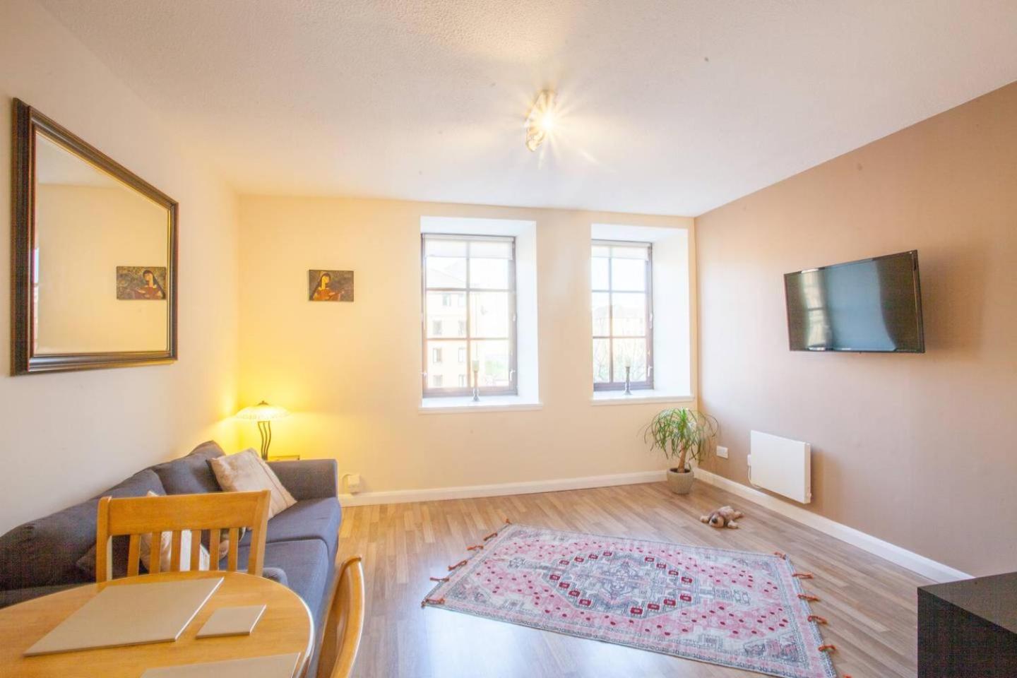 Stylish Merchant City Flat view 5