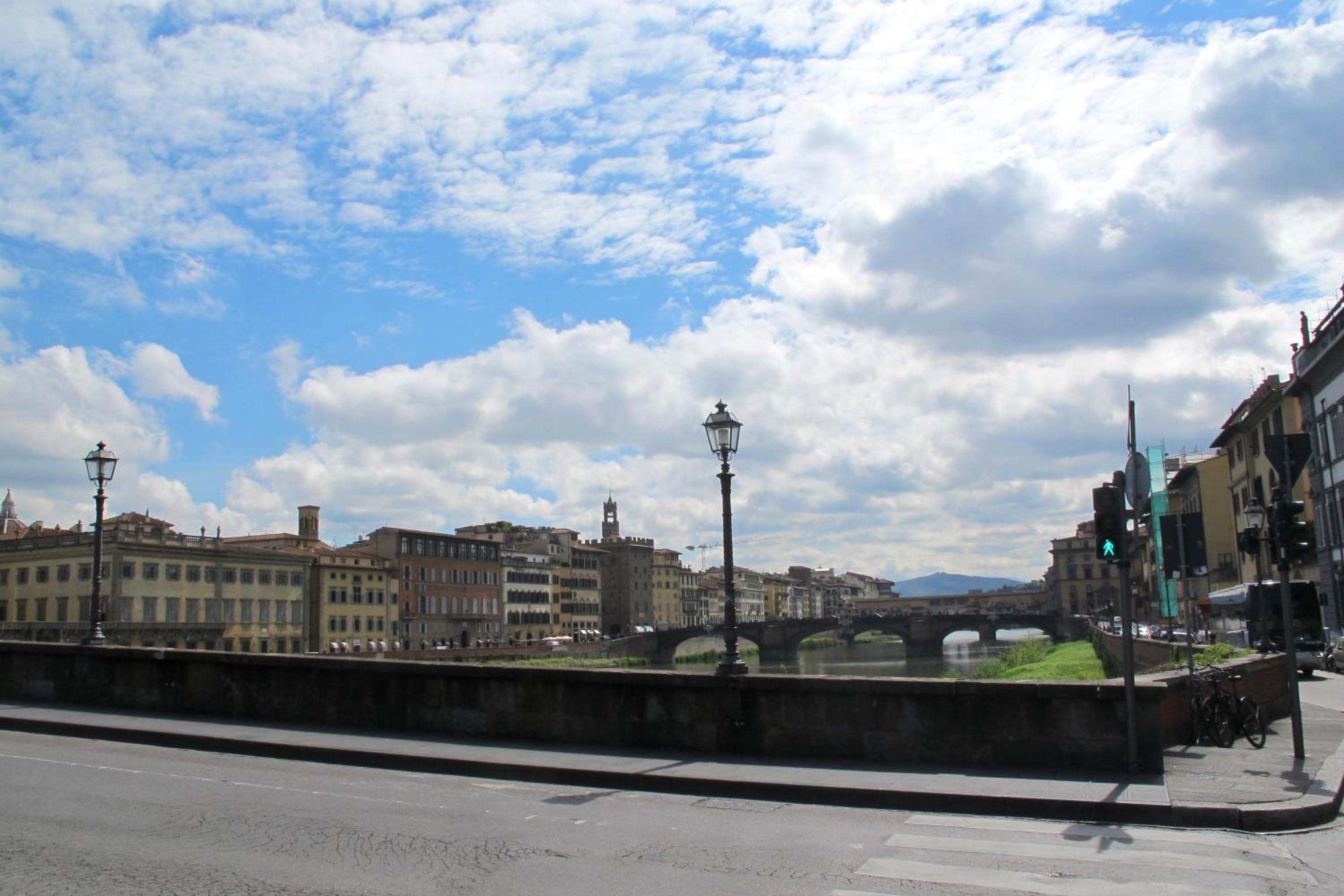 Luxury central flat river view