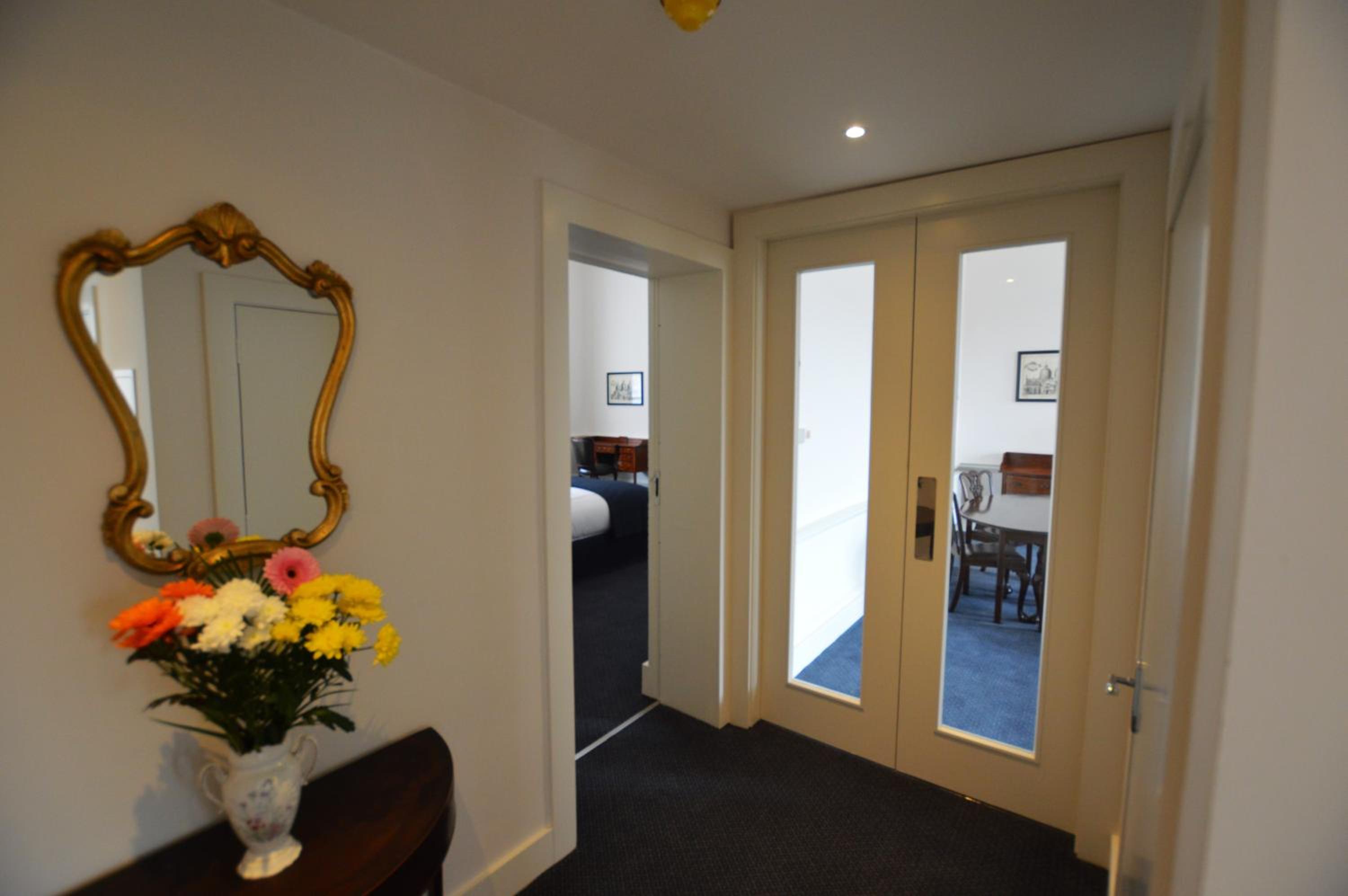 Henrietta Suites City Centre