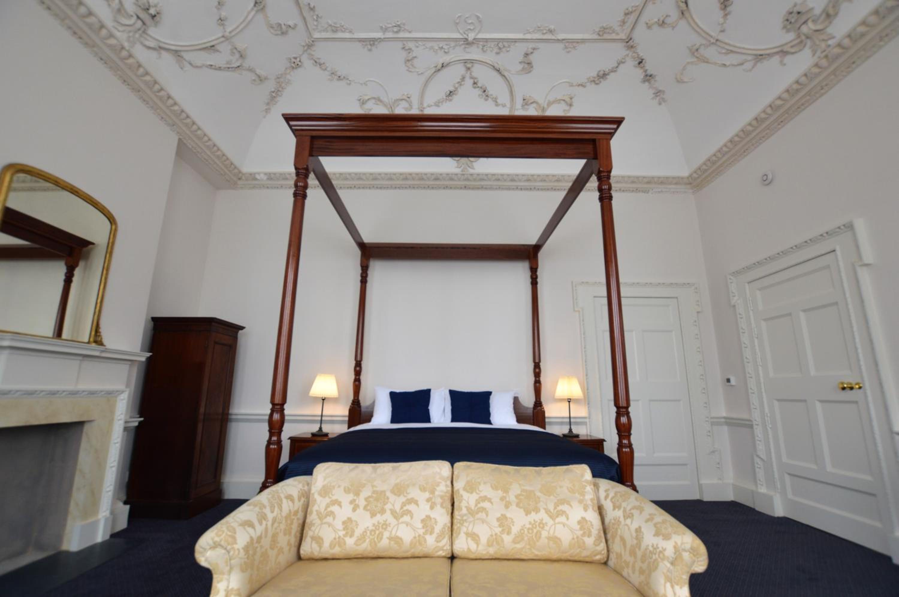 Henrietta Suites City Centre