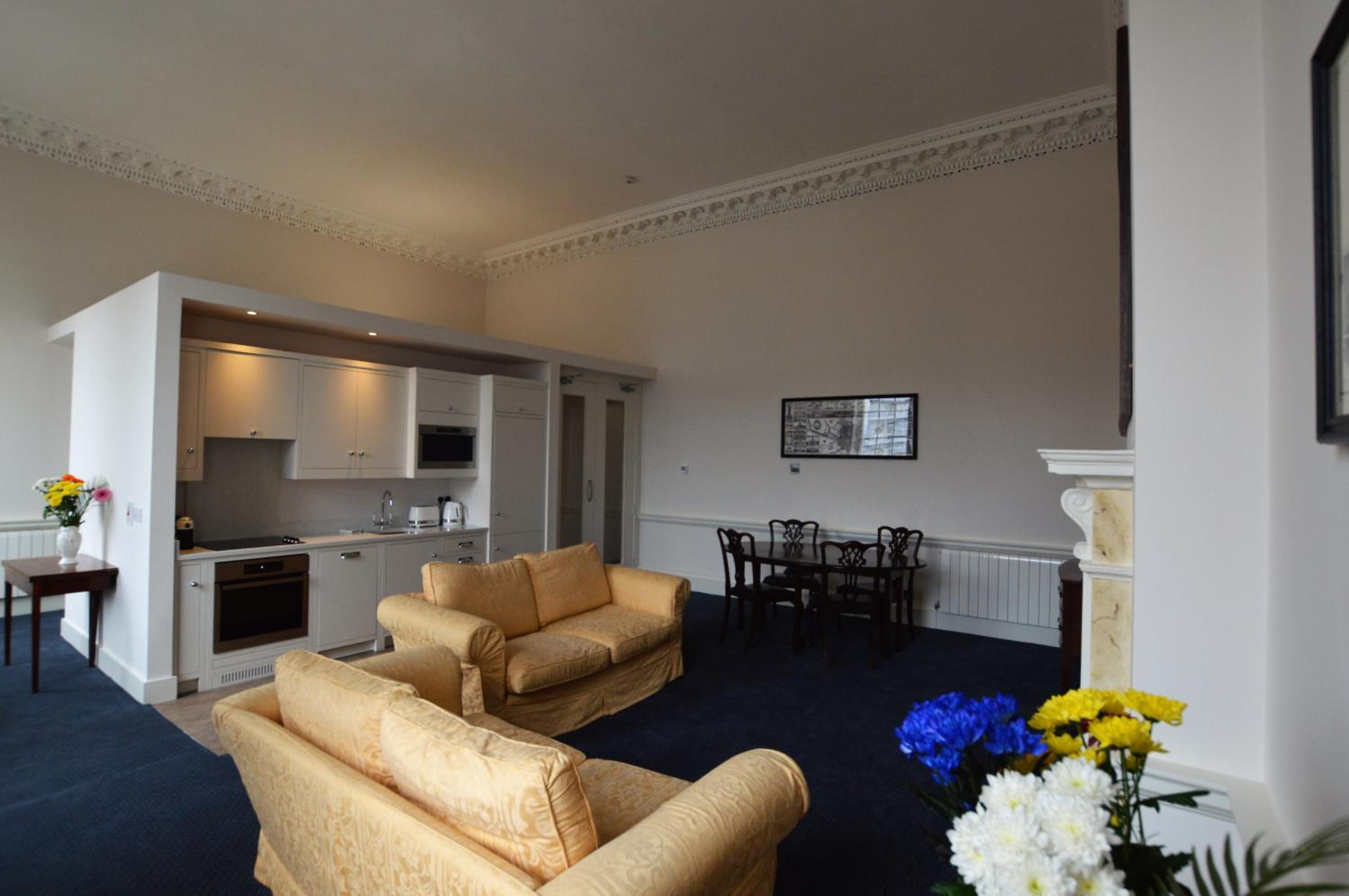 Henrietta Suites City Centre