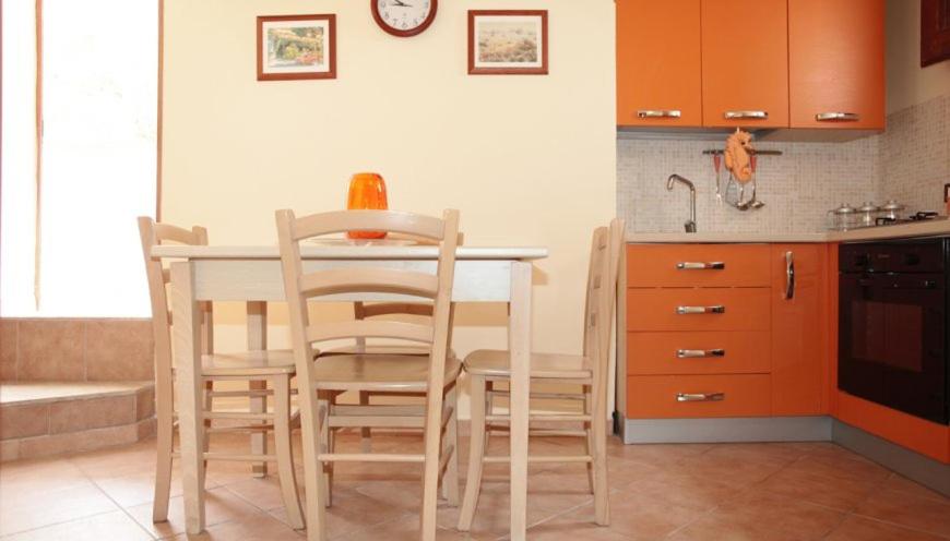 Melograno en Marsala — kitchen